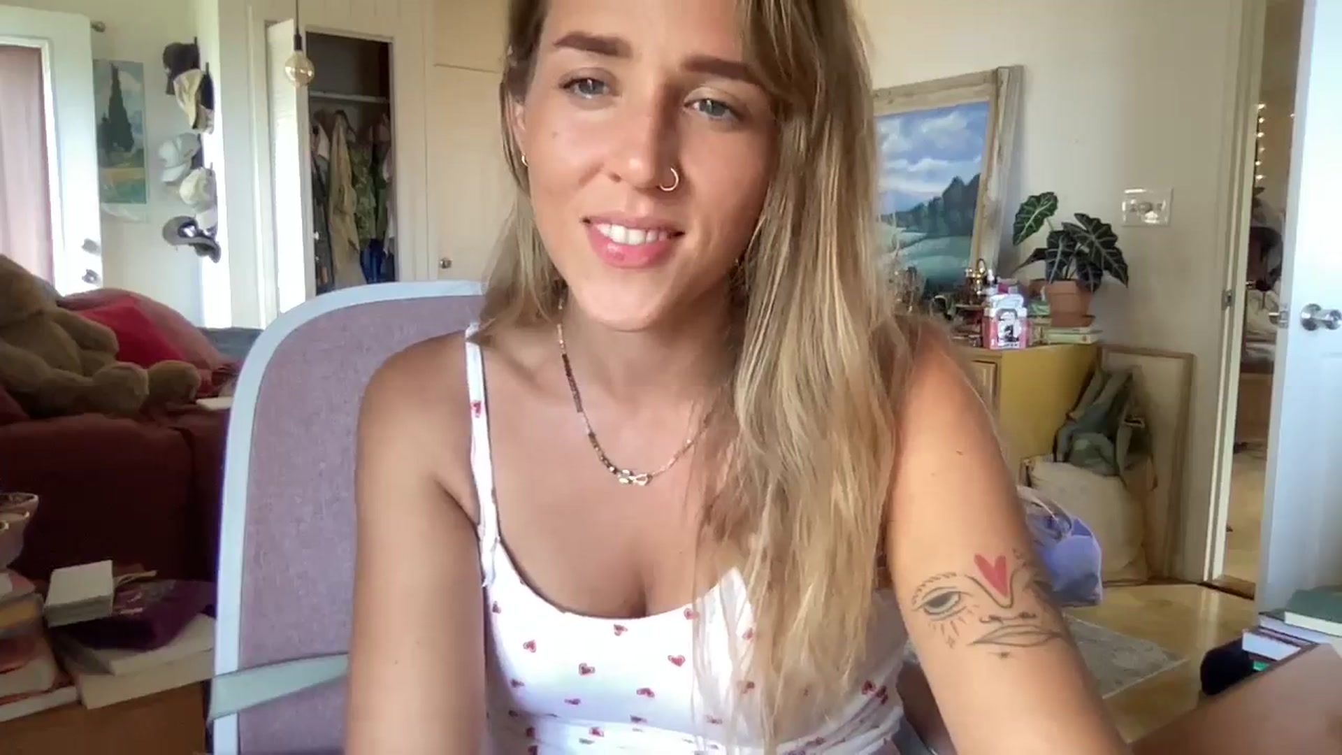 Gallery image thumbnail from WifeyElla's myfreecams stream on, 02/24/2025, 23:35 image 13 of 20
