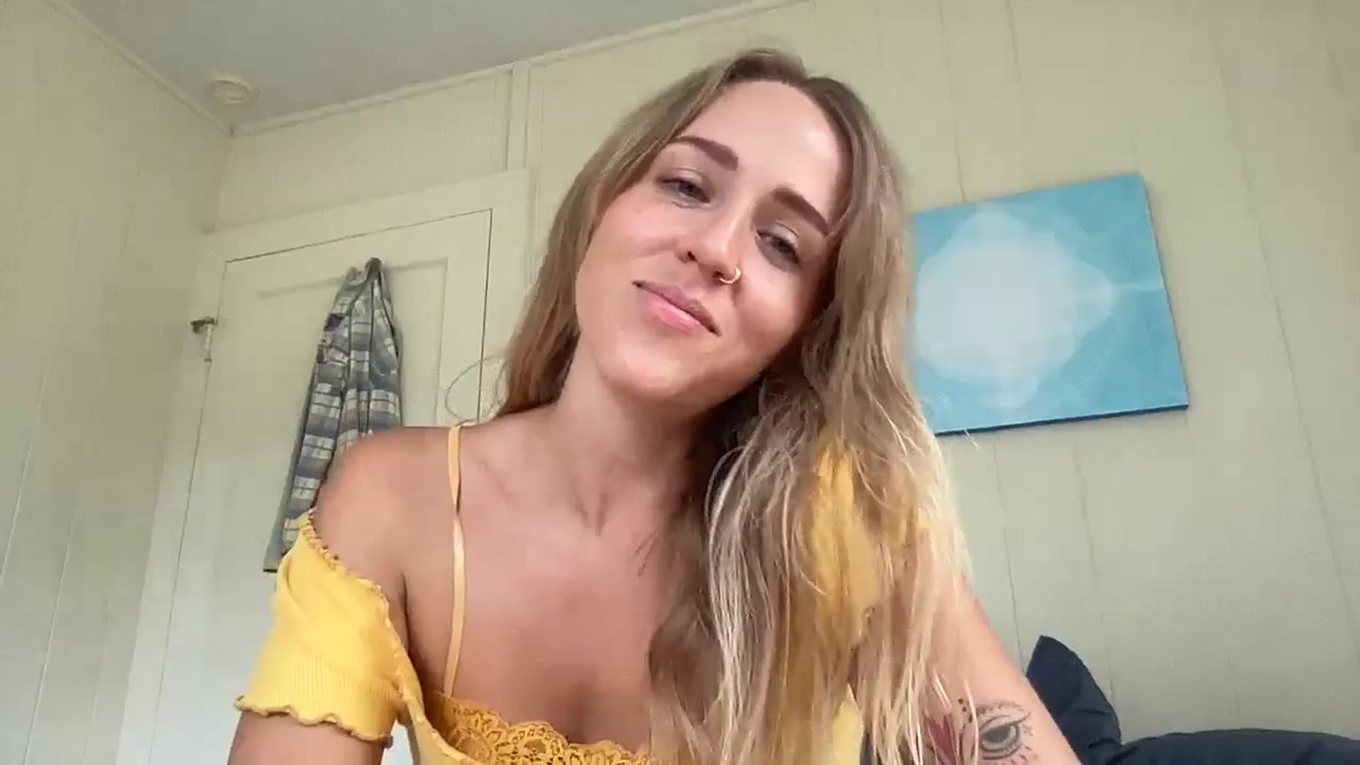 Gallery image thumbnail from WifeyElla's myfreecams stream on, 02/26/2025, 21:32 image 5 of 20
