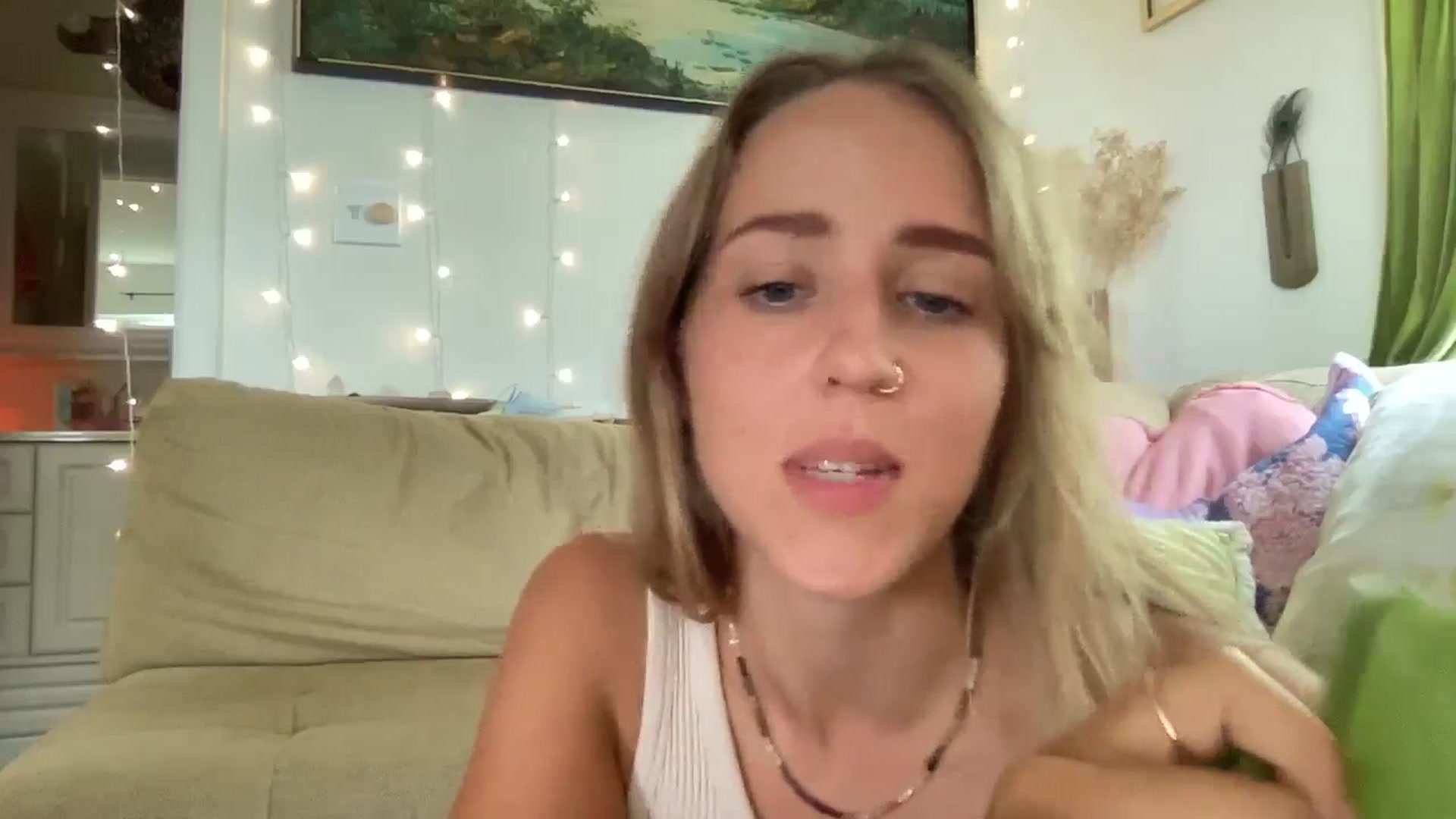 Gallery image thumbnail from WifeyElla's myfreecams stream on, 02/27/2025, 24:36 image 15 of 20