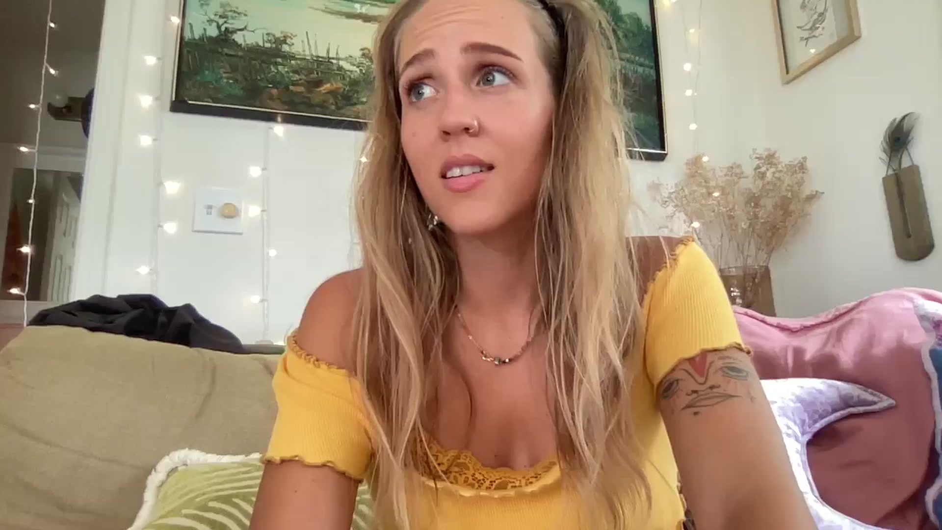 Gallery image thumbnail from WifeyElla's myfreecams stream on, 02/28/2025, 01:02 image 11 of 20