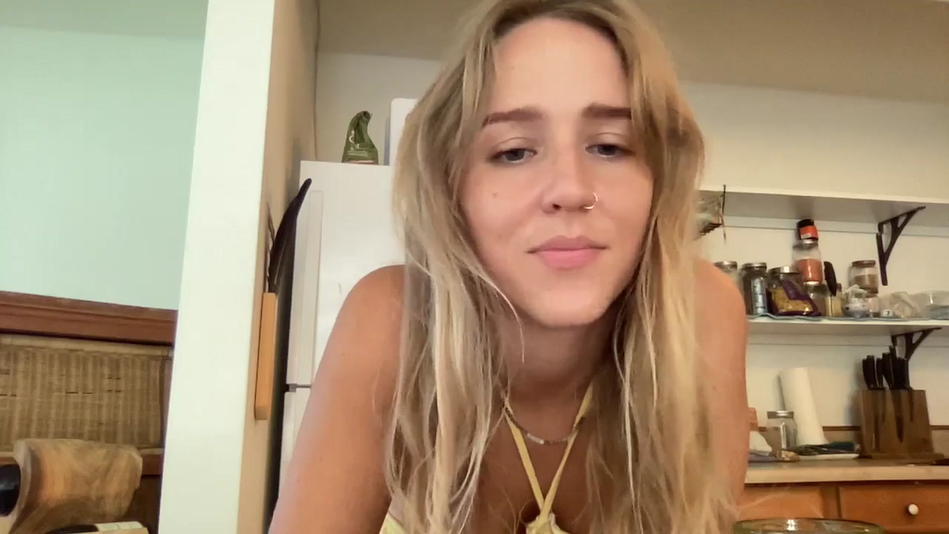 Gallery image thumbnail from WifeyElla's myfreecams stream on, 03/02/2025, 21:36 image 18 of 20