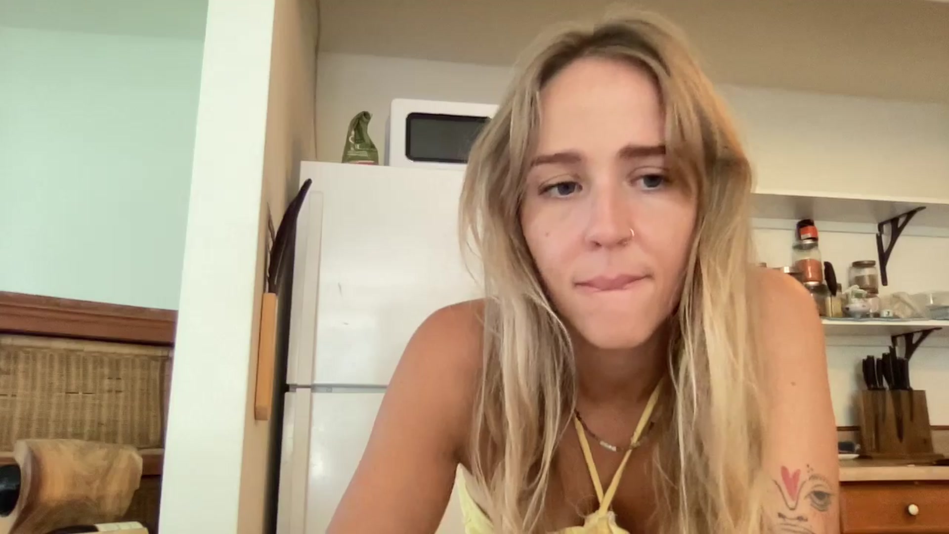 Gallery image thumbnail from WifeyElla's myfreecams stream on, 03/02/2025, 21:36 image 19 of 20