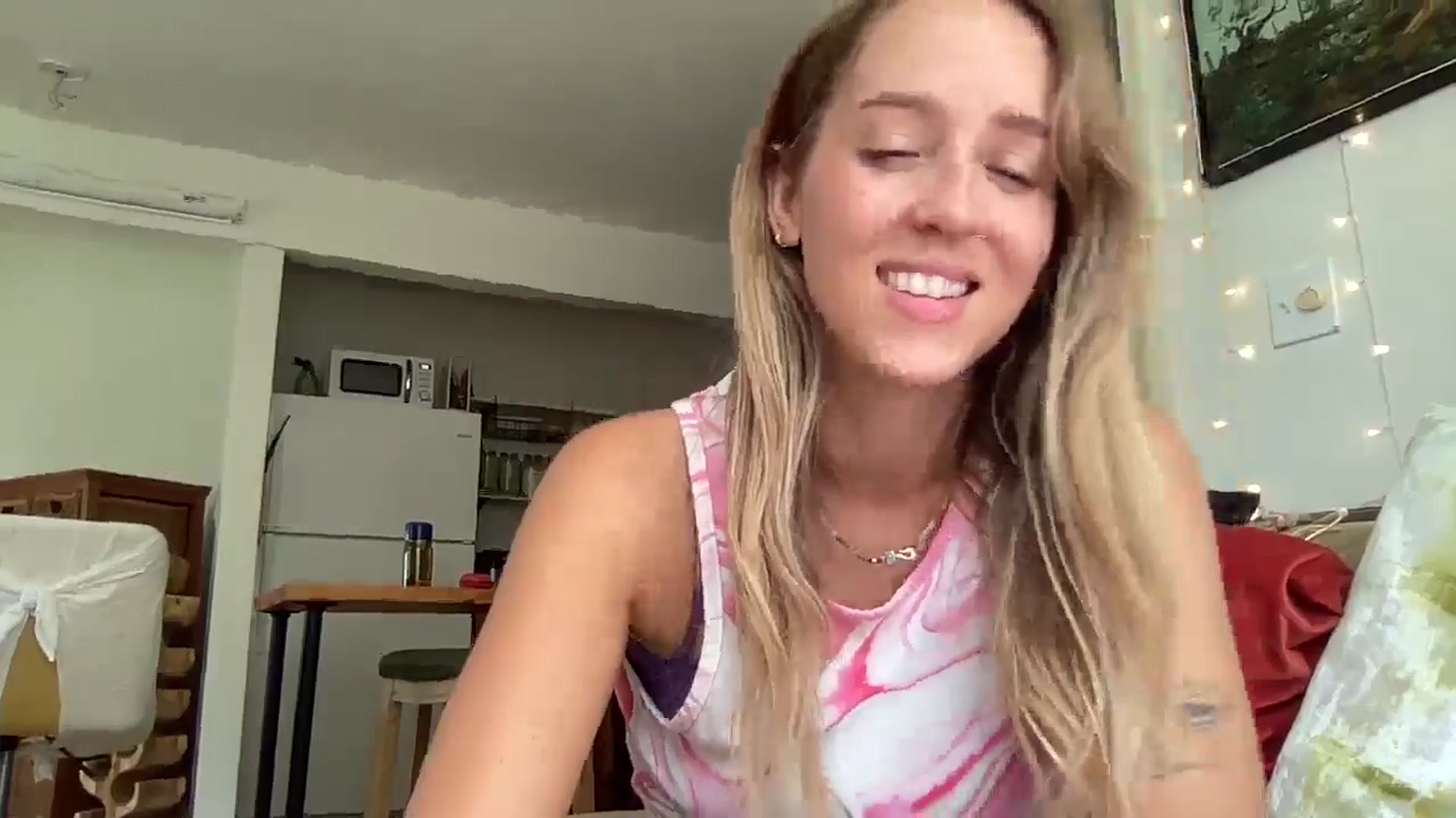 Gallery image thumbnail from WifeyElla's myfreecams stream on, 03/04/2025, 21:53 image 18 of 20