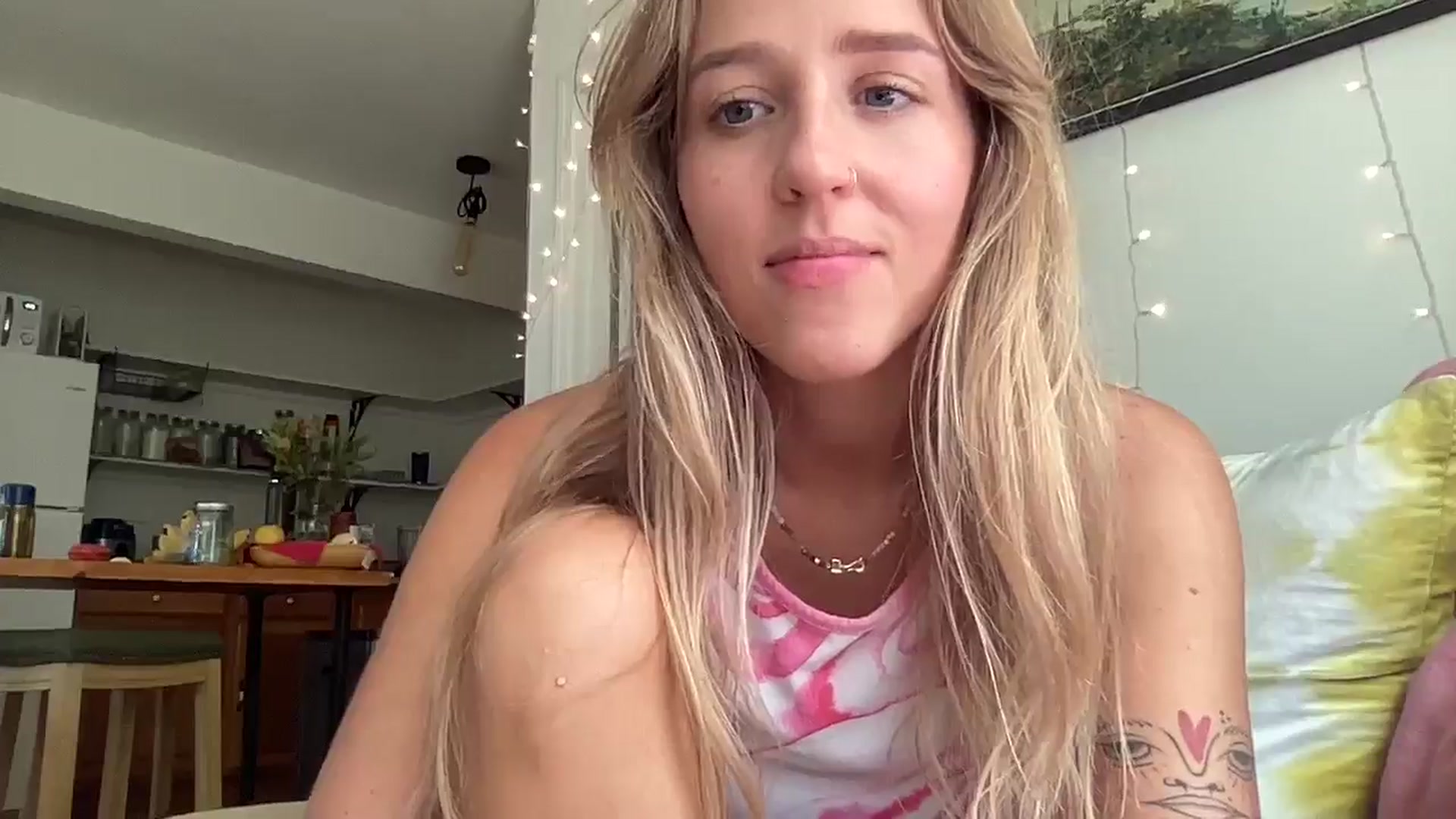 Gallery image thumbnail from WifeyElla's myfreecams stream on, 03/04/2025, 21:53 image 15 of 20