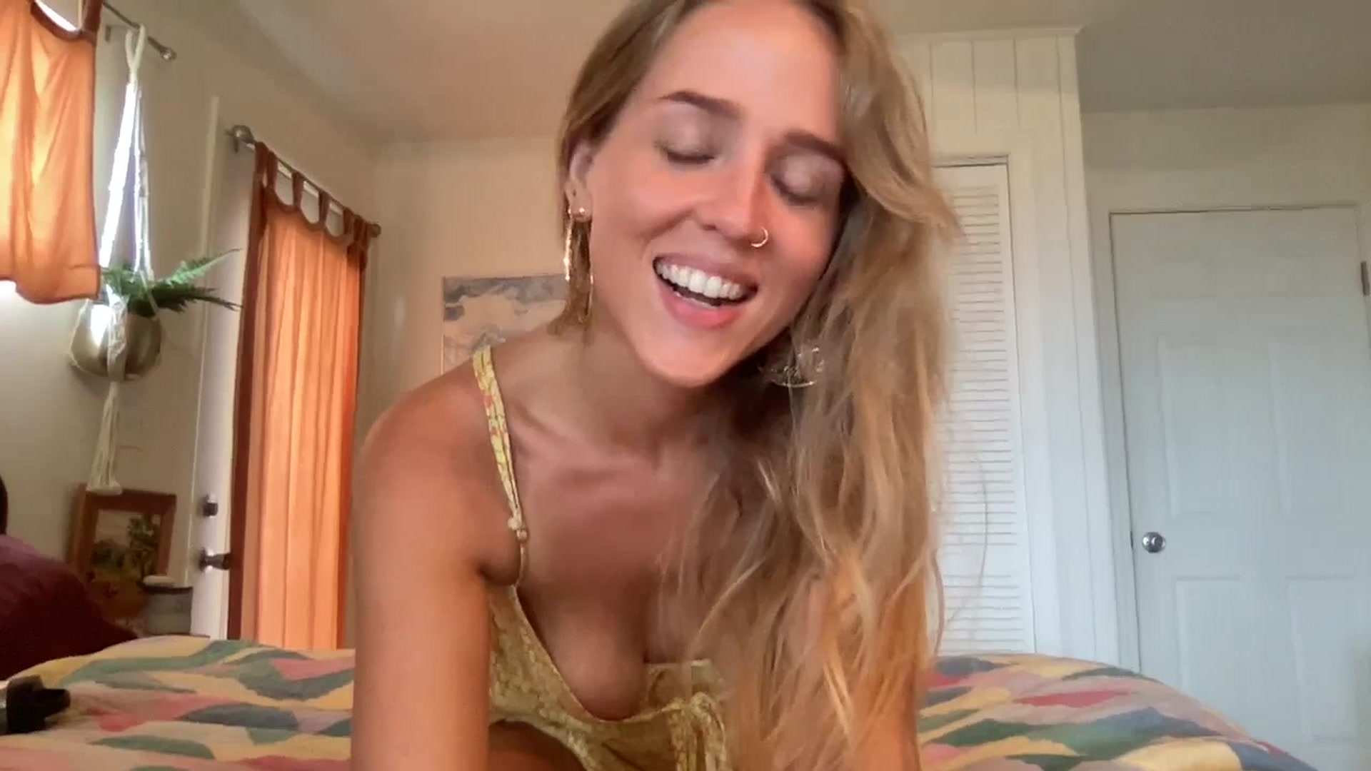Gallery image thumbnail from WifeyElla's myfreecams stream on, 05/12/2025, 23:02 image 15 of 20