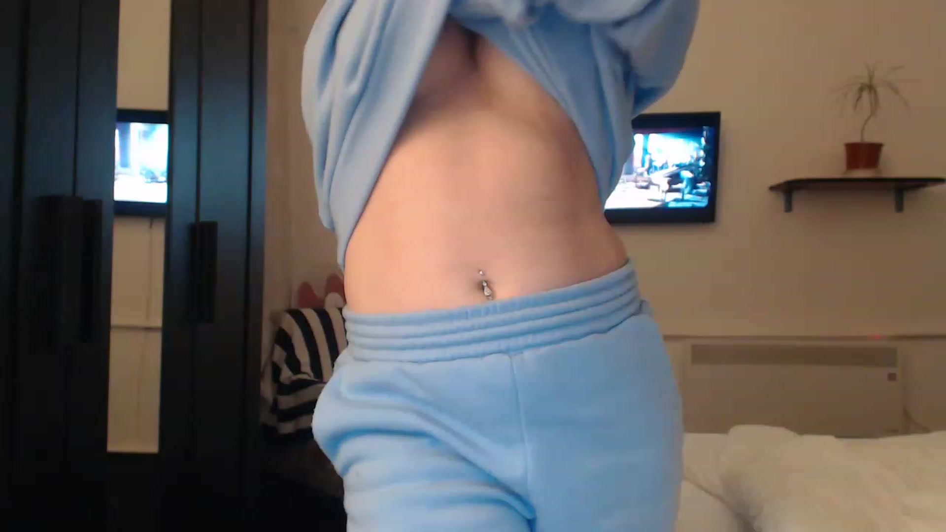 Gallery image thumbnail from WildButt's myfreecams stream on, 12/05/2022, 19:58 image 18 of 20