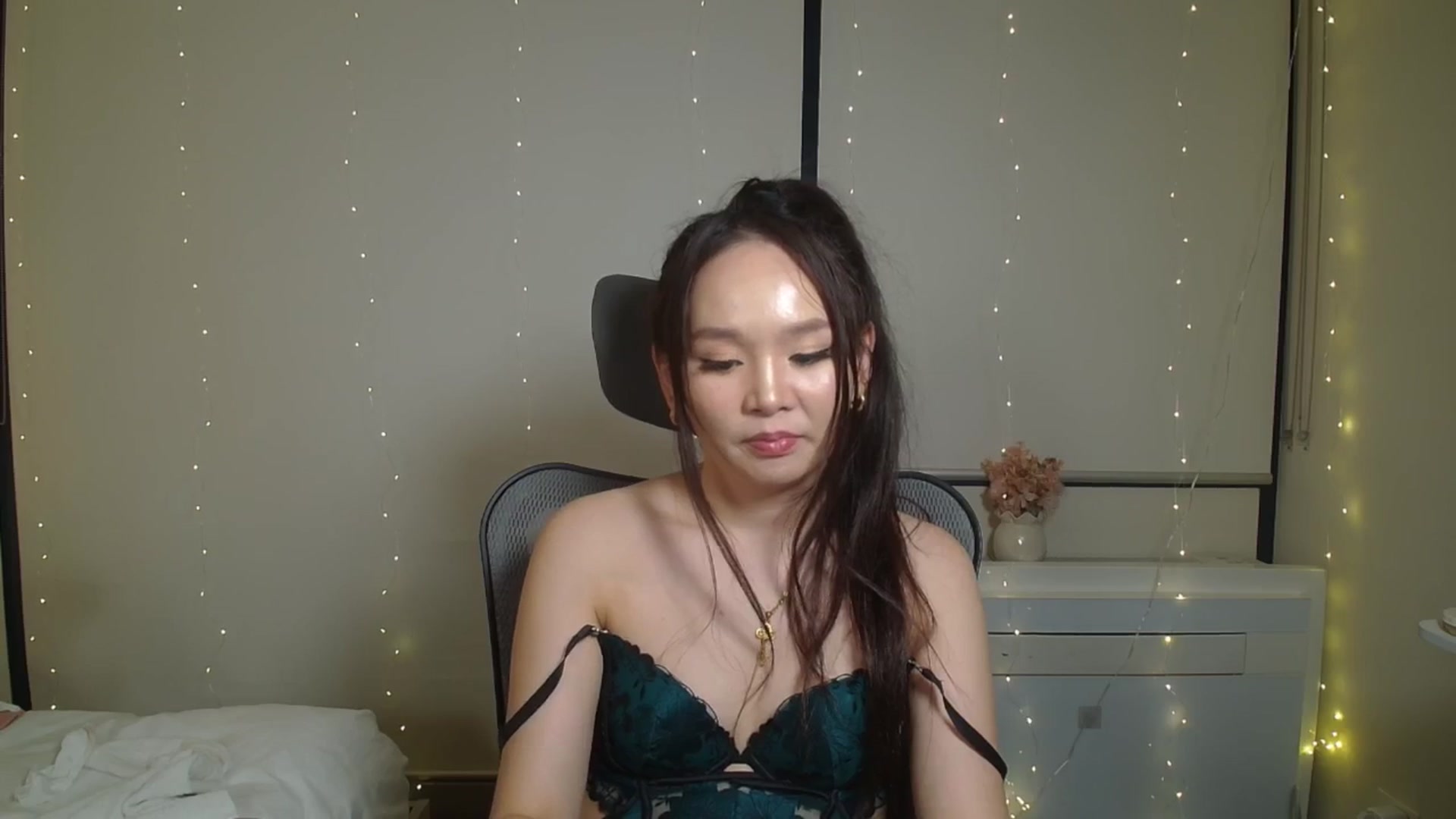 Gallery image thumbnail from WildHannaX's myfreecams stream on, 02/02/2025, 11:22 image 18 of 20