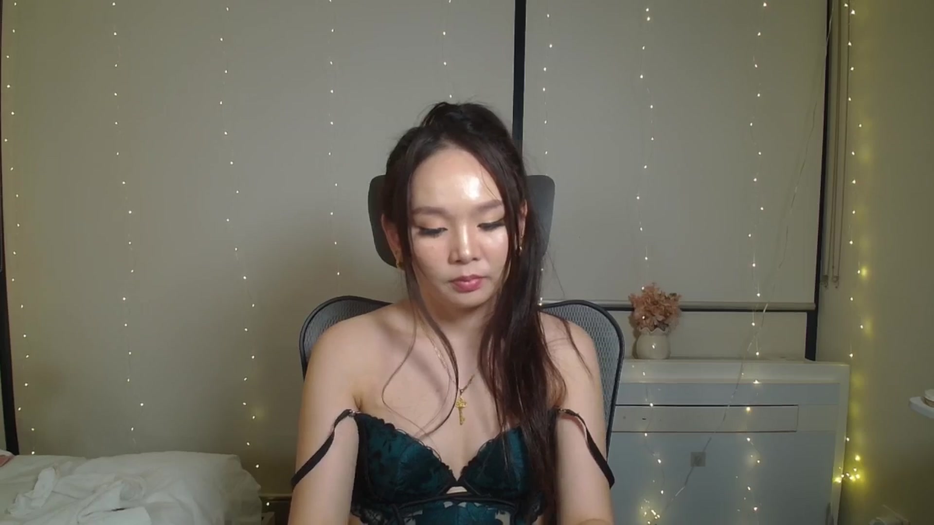 Gallery image thumbnail from WildHannaX's myfreecams stream on, 02/02/2025, 11:22 image 15 of 20
