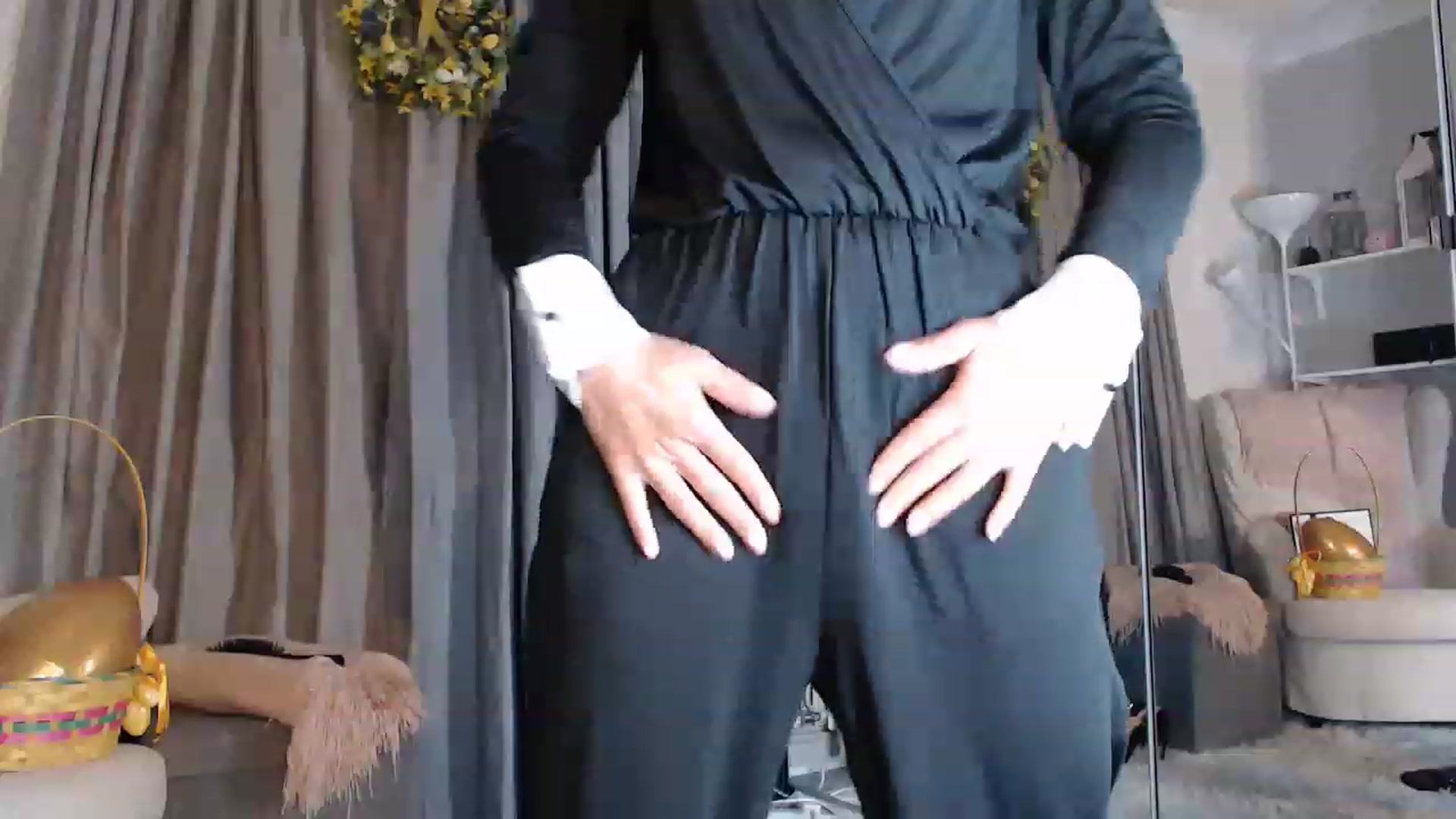 Gallery image thumbnail from WildPersian's myfreecams stream on, 04/10/2023, 05:09 image 4 of 20