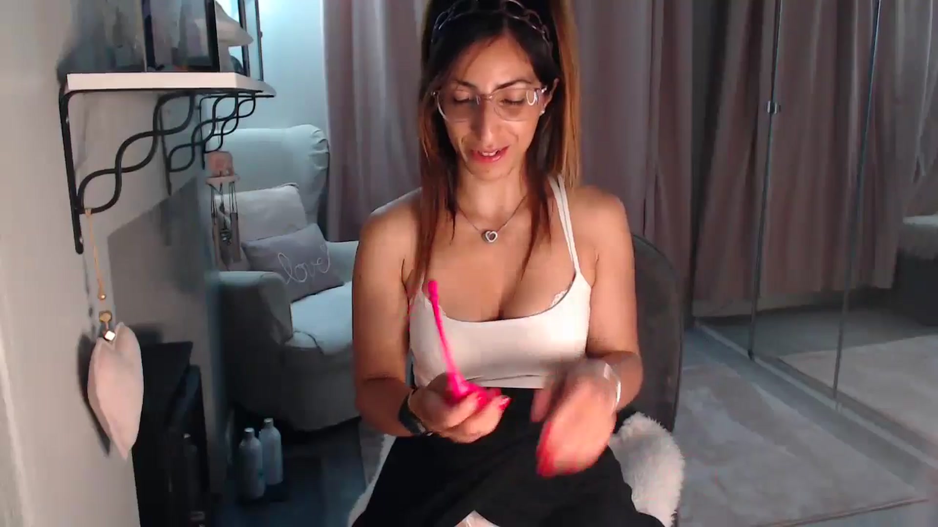 Gallery image thumbnail from WildPersian's myfreecams stream on, 09/09/2024, 02:47 image 2 of 20
