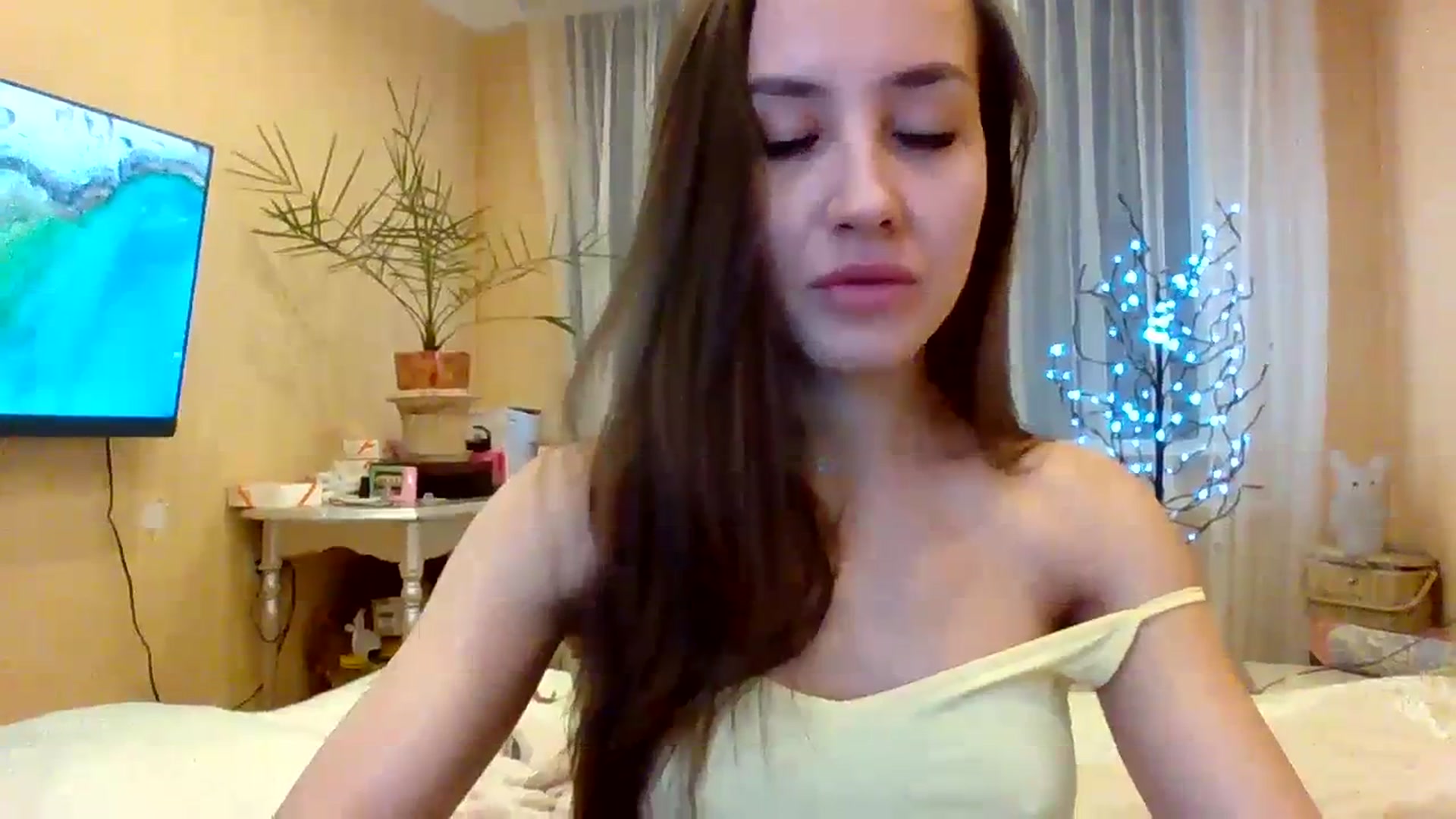 Gallery image thumbnail from Wild_kitten_'s myfreecams stream on, 01/06/2024, 04:17 image 6 of 20