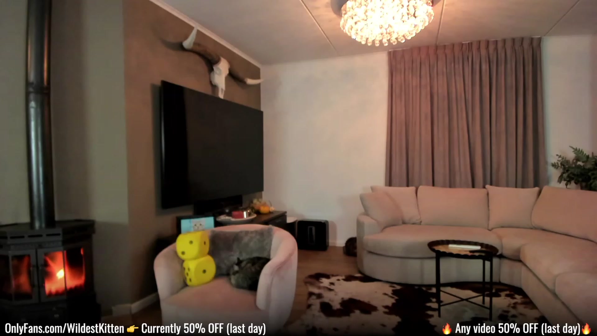 Gallery image thumbnail from WildestKitten's myfreecams stream on, 12/01/2022, 24:18 image 12 of 20