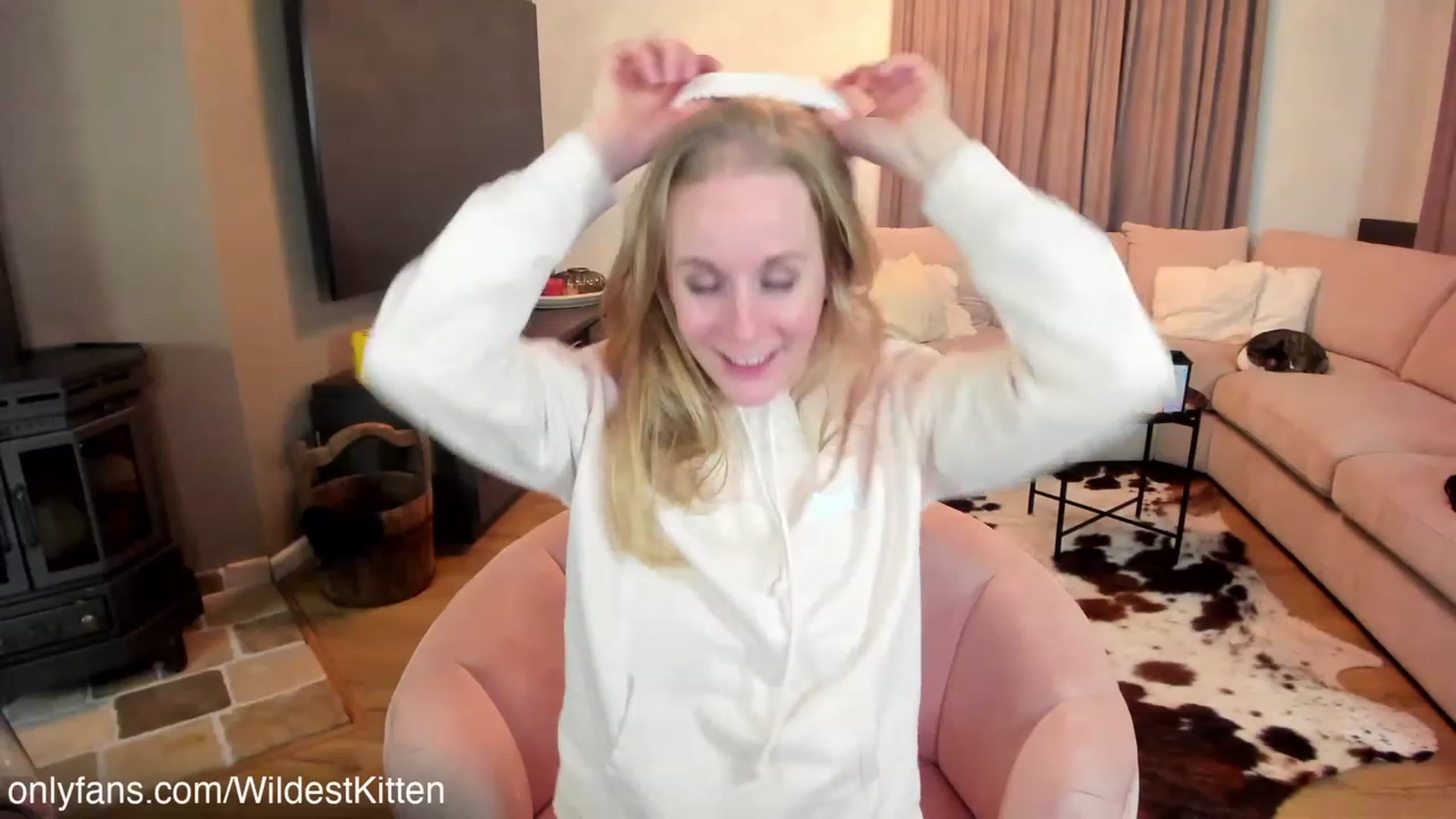 Gallery image thumbnail from WildestKitten's myfreecams stream on, 01/20/2023, 22:07 image 6 of 20