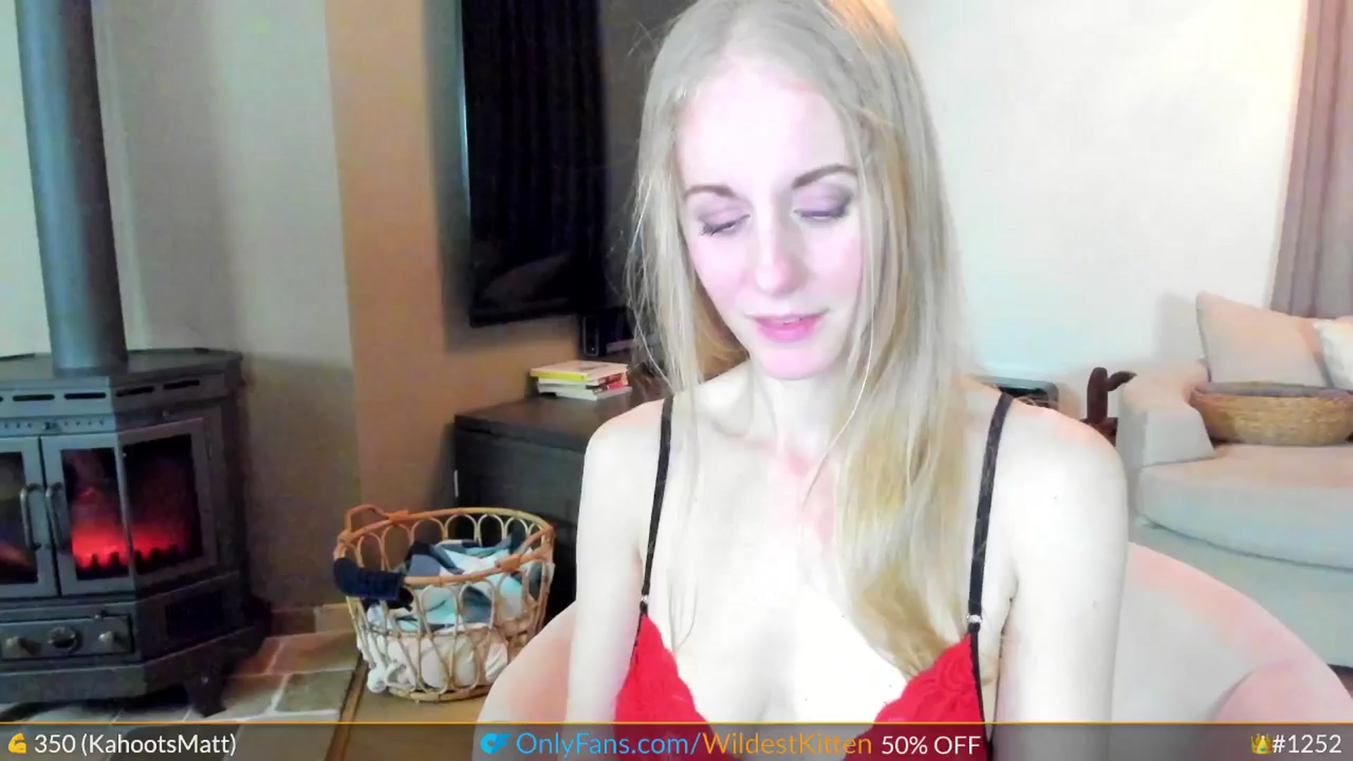 Gallery image thumbnail from WildestKitten's myfreecams stream on, 03/12/2025, 22:19 image 17 of 20