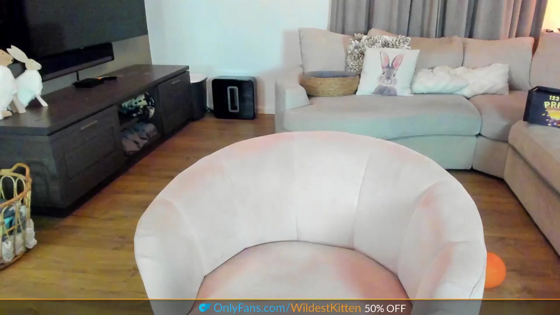 Gallery image thumbnail from WildestKitten's myfreecams stream on, 03/29/2025, 22:23 image 18 of 20