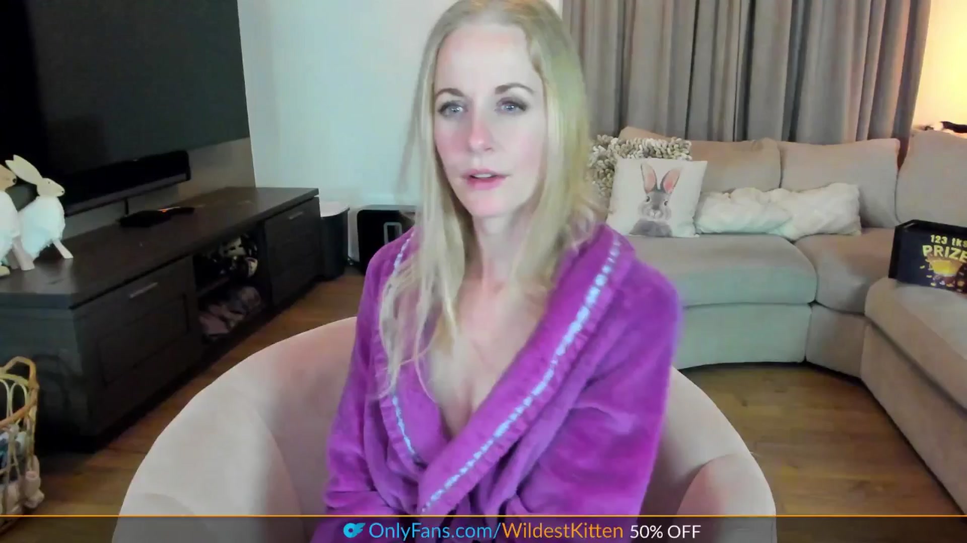 Gallery image thumbnail from WildestKitten's myfreecams stream on, 03/29/2025, 22:23 image 10 of 20
