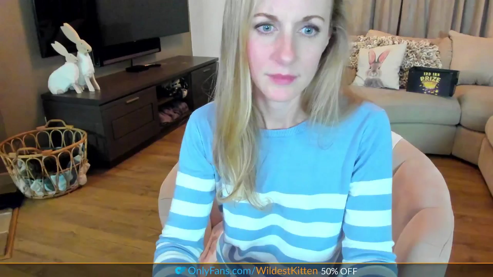 Gallery image thumbnail from WildestKitten's myfreecams stream on, 04/02/2025, 21:54 image 14 of 20