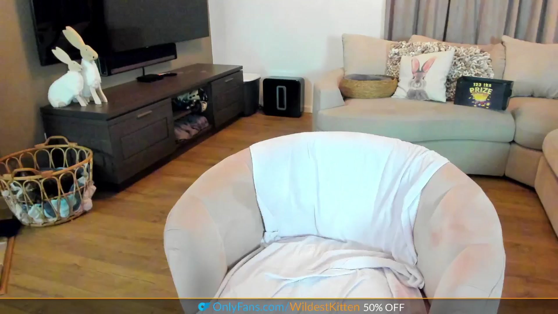 Gallery image thumbnail from WildestKitten's myfreecams stream on, 04/02/2025, 21:54 image 8 of 20