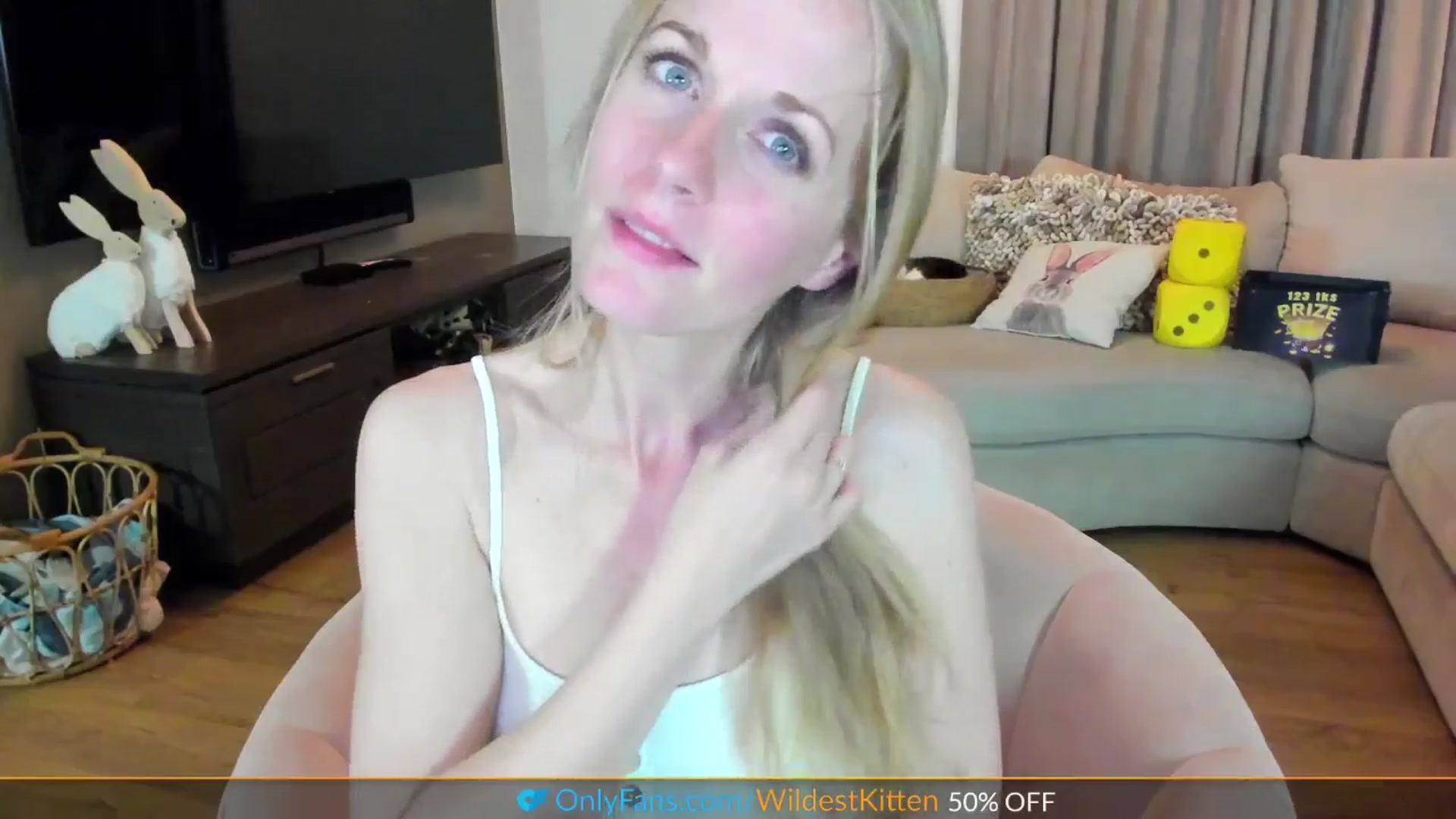 Gallery image thumbnail from WildestKitten's myfreecams stream on, 04/03/2025, 20:51 image 17 of 20