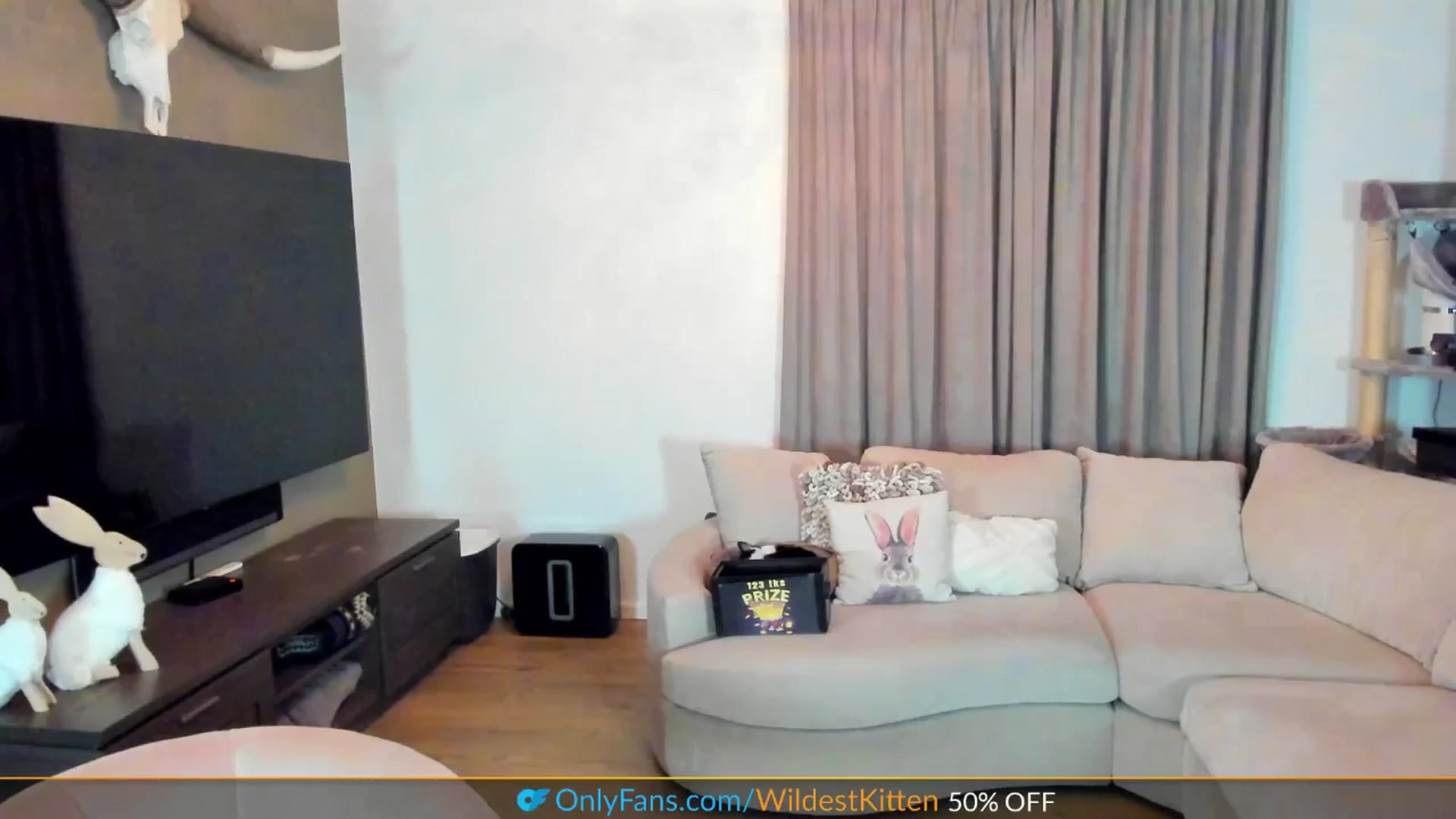 Gallery image thumbnail from WildestKitten's myfreecams stream on, 04/08/2025, 23:56 image 16 of 20