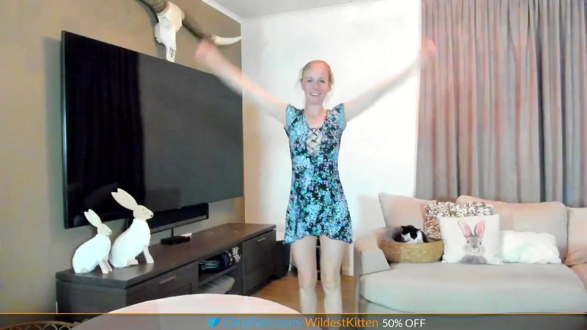 Gallery image thumbnail from WildestKitten's myfreecams stream on, 04/09/2025, 21:59 image 17 of 20