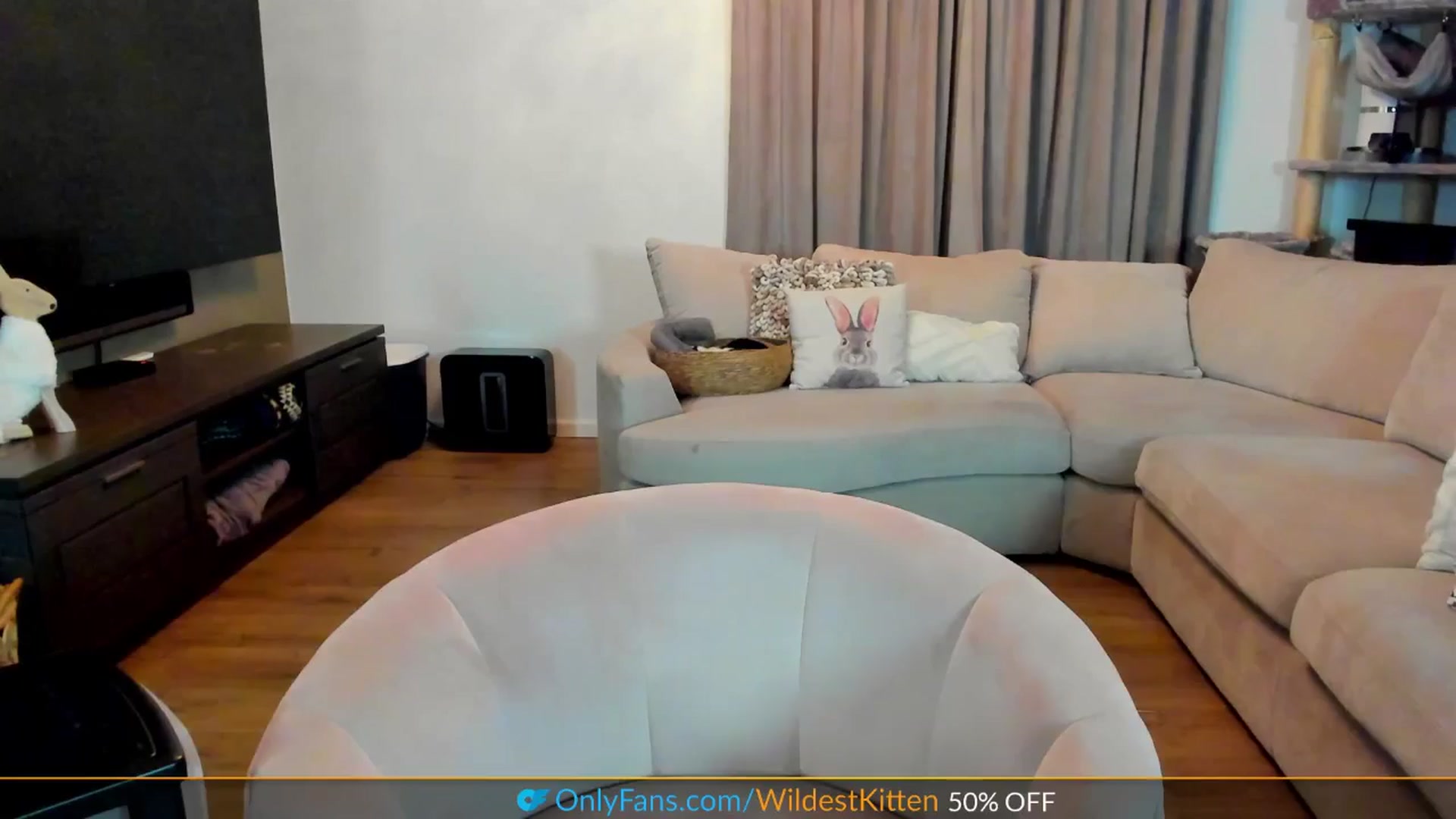 Gallery image thumbnail from WildestKitten's myfreecams stream on, 04/10/2025, 22:11 image 10 of 20