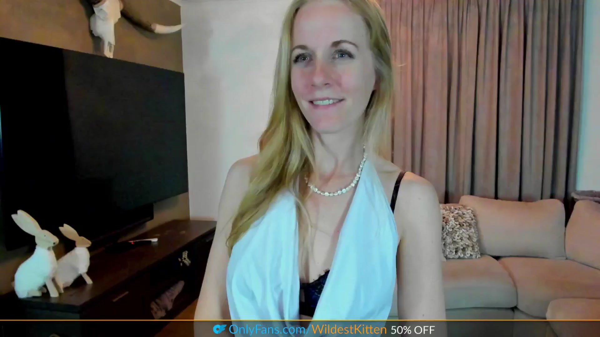 Gallery image thumbnail from WildestKitten's myfreecams stream on, 04/15/2025, 22:59 image 10 of 20