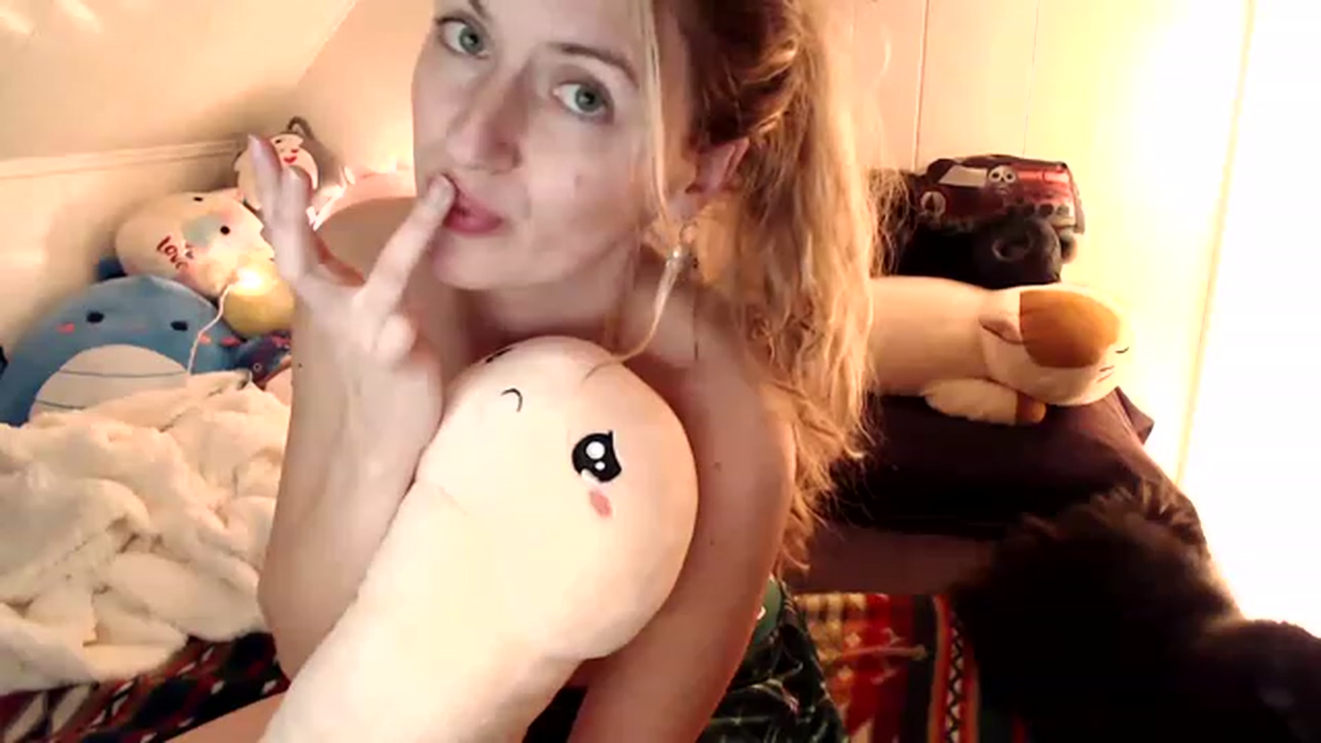 Gallery image thumbnail from WildflowerEm's myfreecams stream on, 12/04/2022, 22:31 image 20 of 20