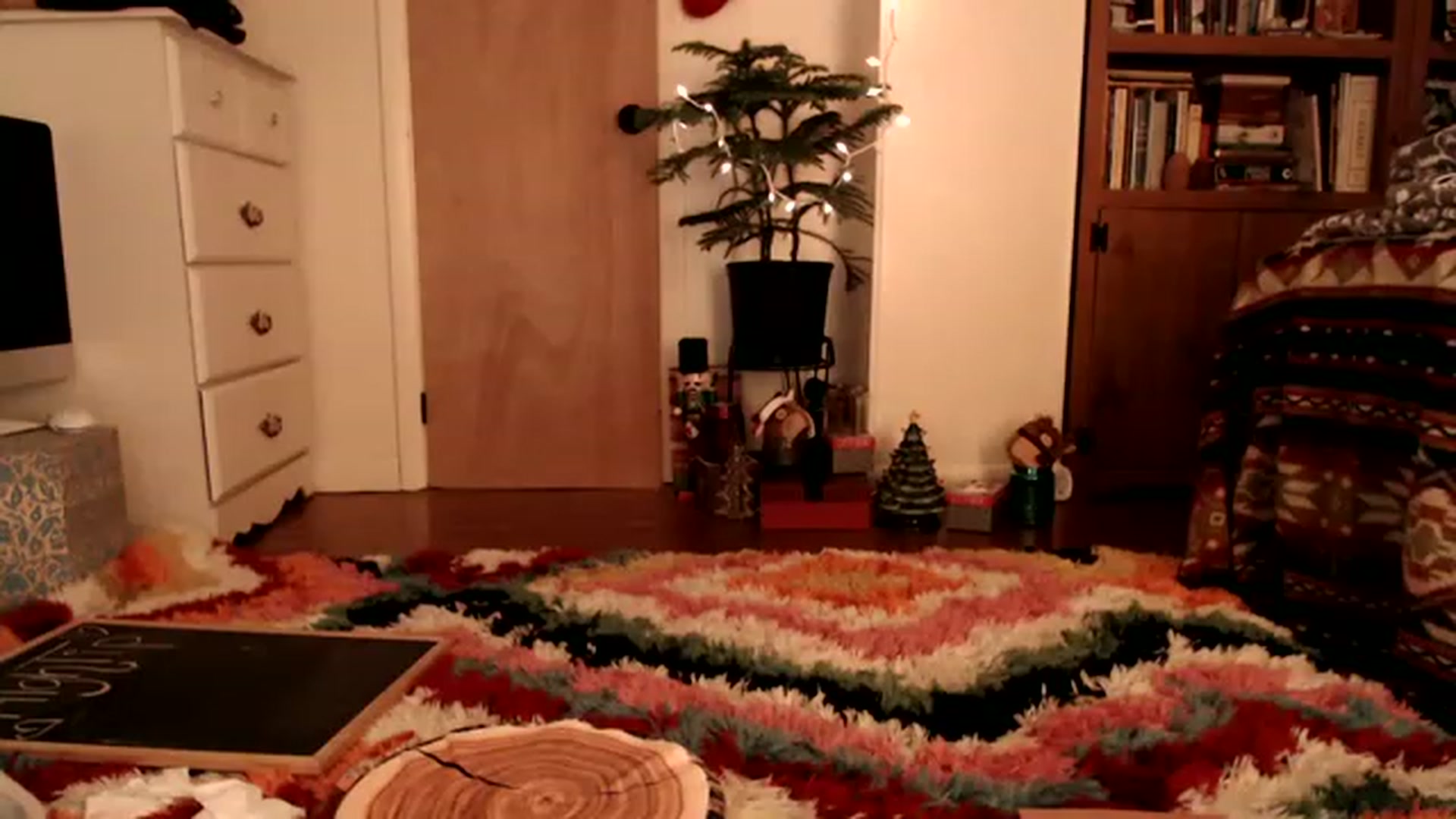 Gallery image thumbnail from WildflowerEm's myfreecams stream on, 12/10/2022, 23:08 image 11 of 20