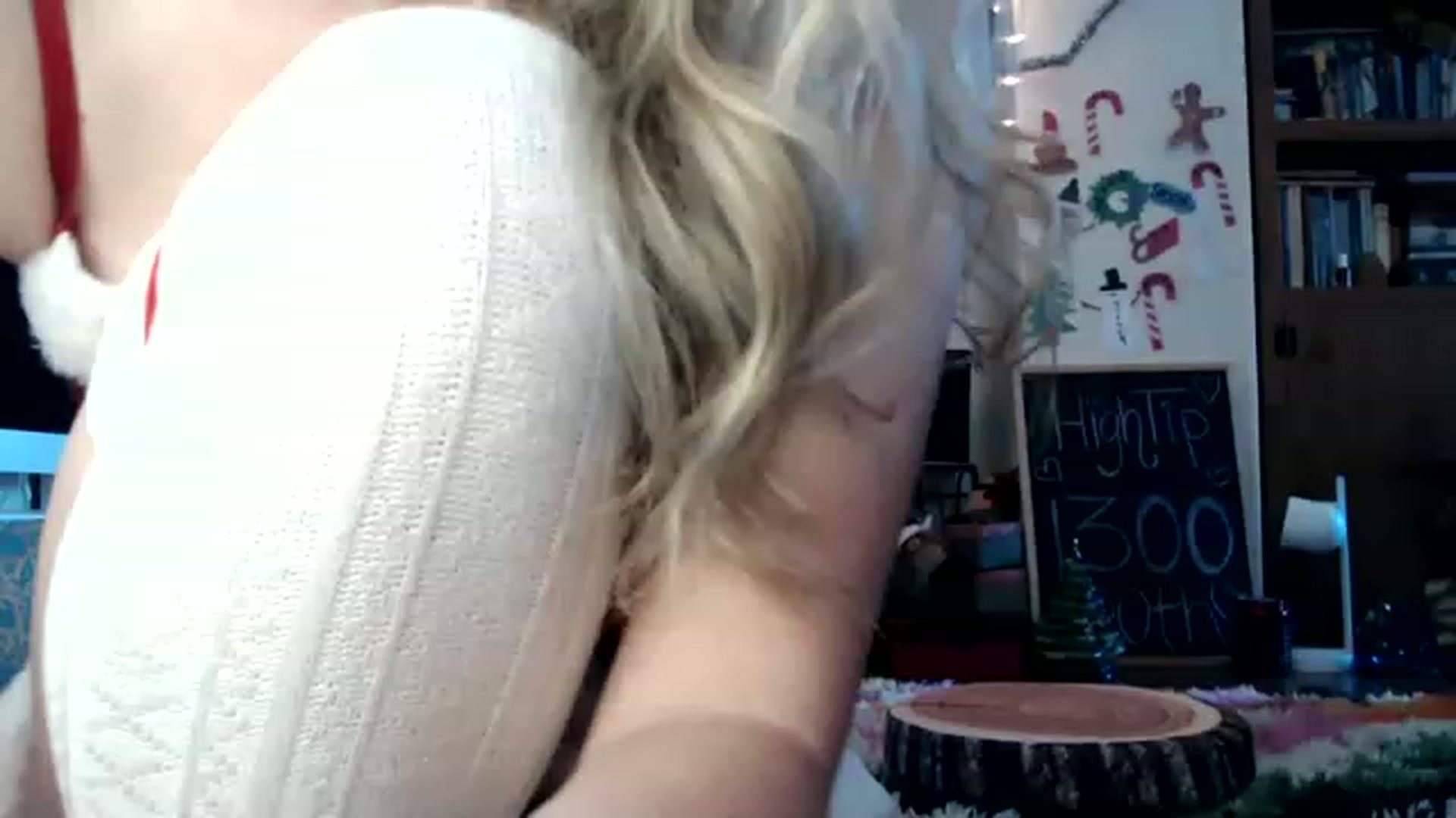 Gallery image thumbnail from WildflowerEm's myfreecams stream on, 12/18/2022, 22:07 image 5 of 20