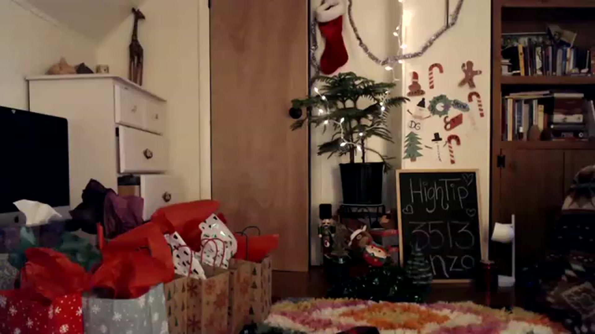 Gallery image thumbnail from WildflowerEm's myfreecams stream on, 12/23/2022, 20:37 image 16 of 20