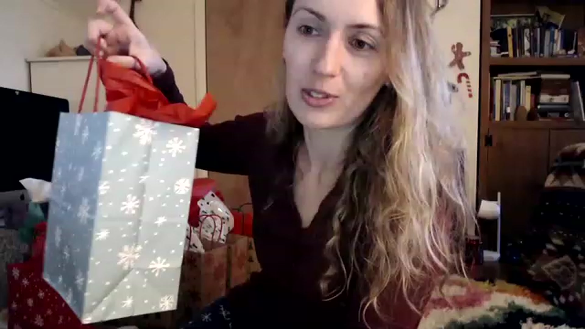 Gallery image thumbnail from WildflowerEm's myfreecams stream on, 12/23/2022, 20:37 image 2 of 20