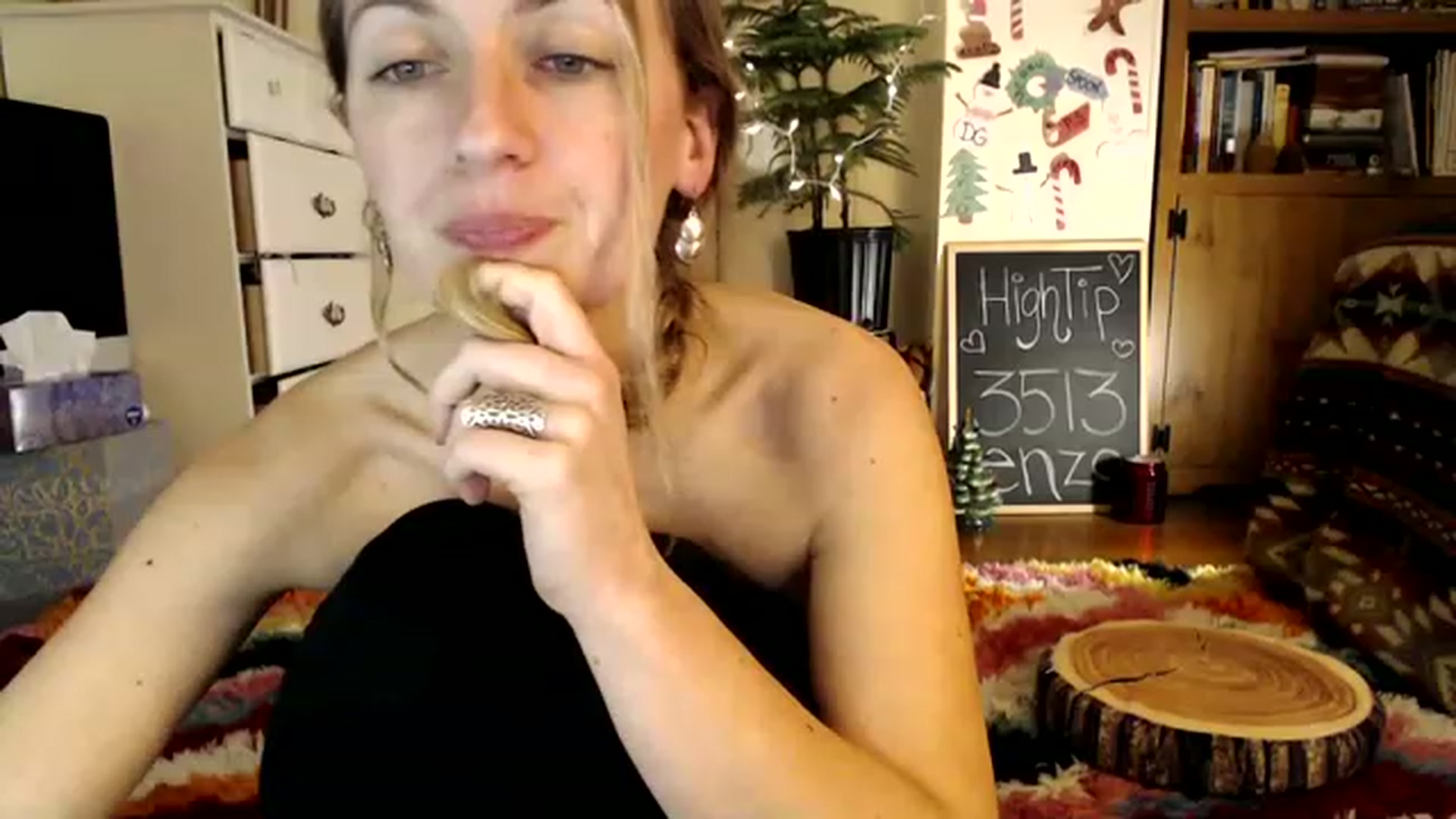 Gallery image thumbnail from WildflowerEm's myfreecams stream on, 12/31/2022, 22:08 image 8 of 20