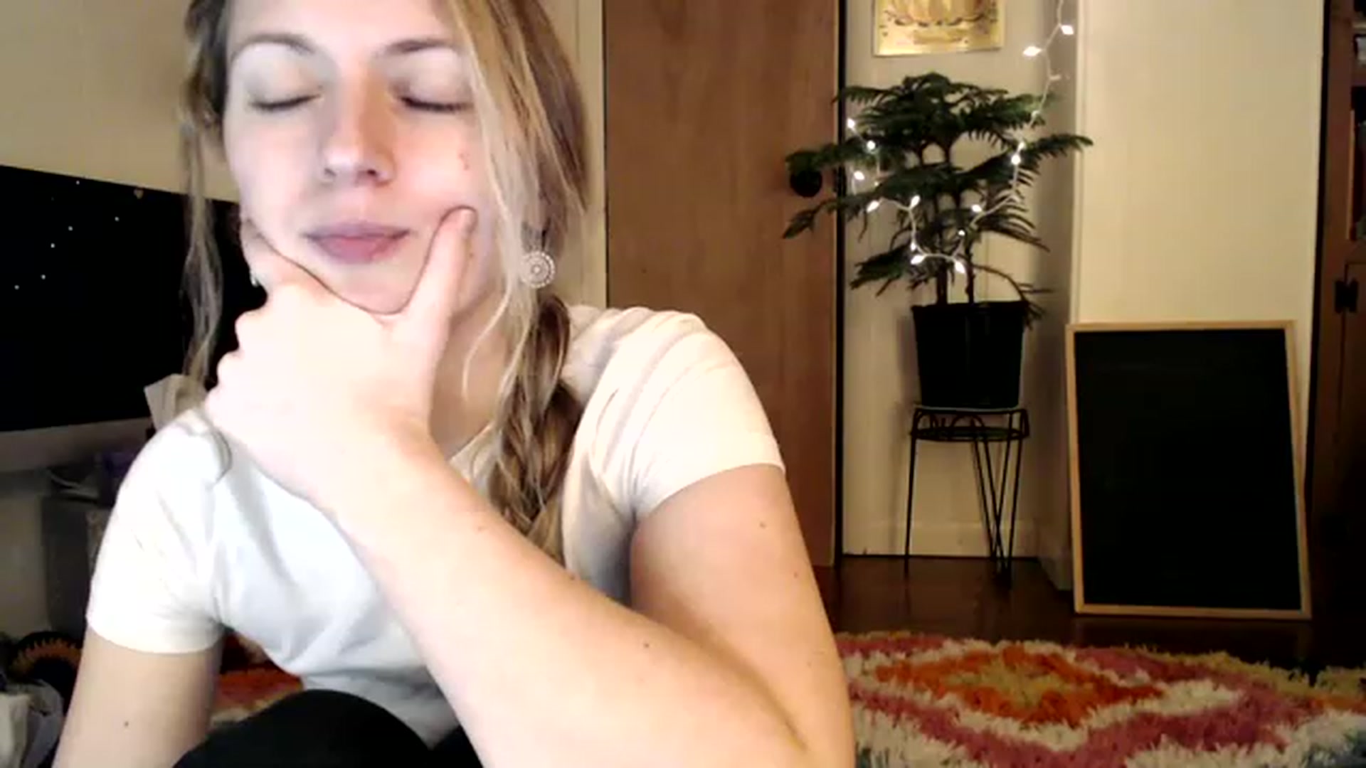Gallery image thumbnail from WildflowerEm's myfreecams stream on, 01/08/2023, 22:52 image 17 of 20