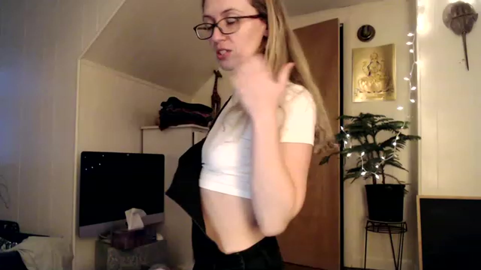 Gallery image thumbnail from WildflowerEm's myfreecams stream on, 01/08/2023, 22:52 image 12 of 20