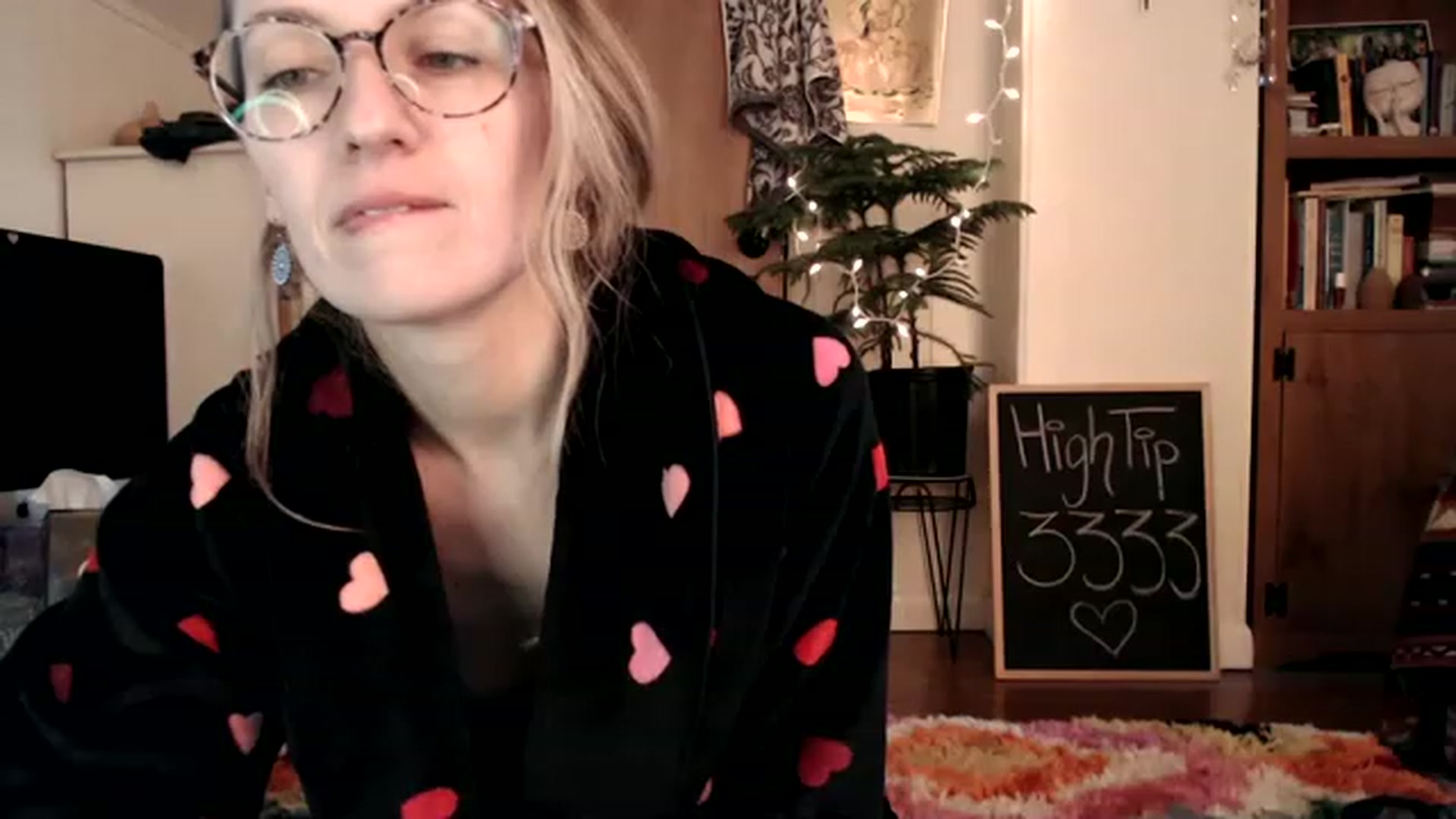 Gallery image thumbnail from WildflowerEm's myfreecams stream on, 01/21/2023, 21:45 image 2 of 20