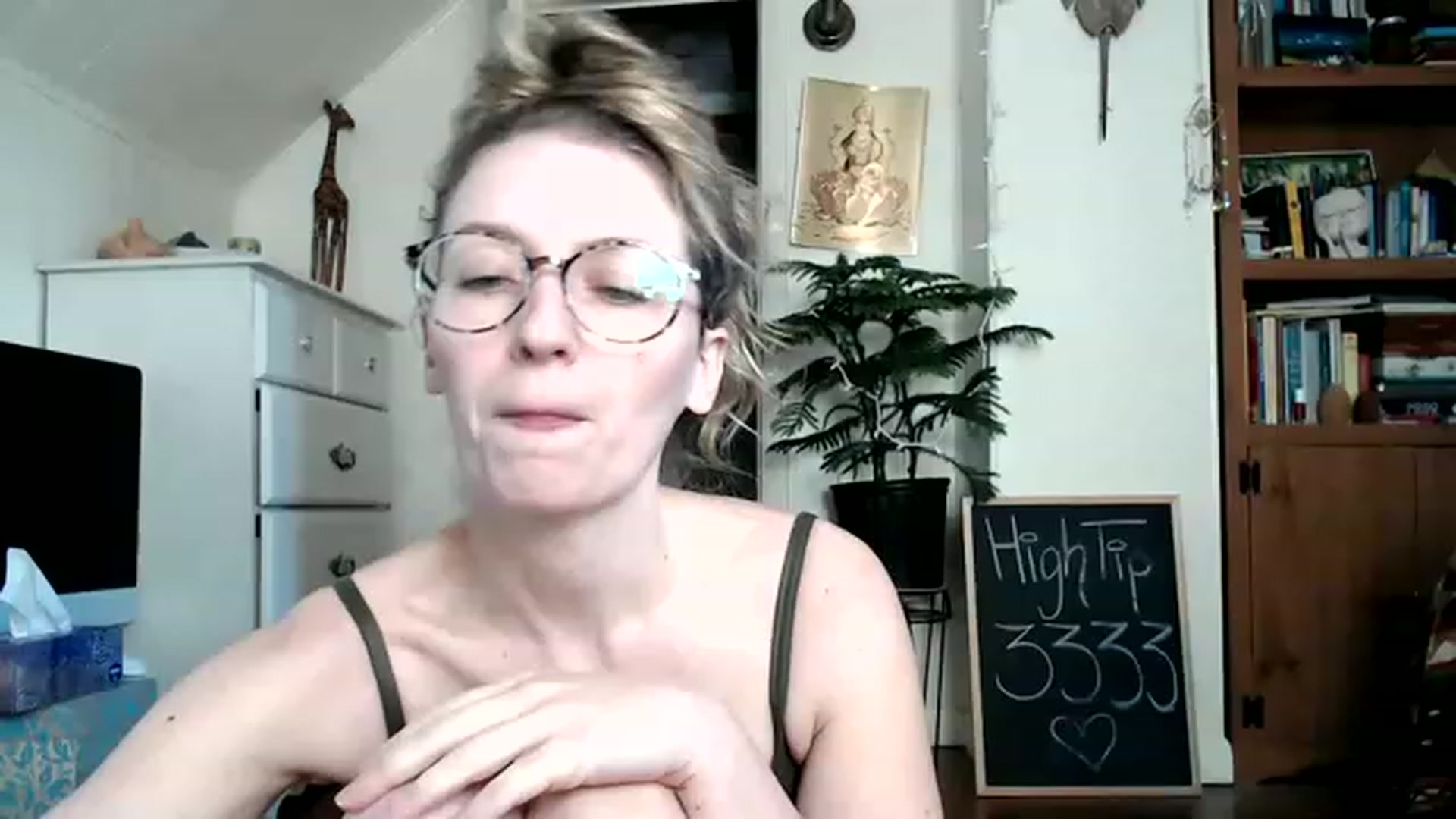 Gallery image thumbnail from WildflowerEm's myfreecams stream on, 01/31/2023, 21:47 image 1 of 20