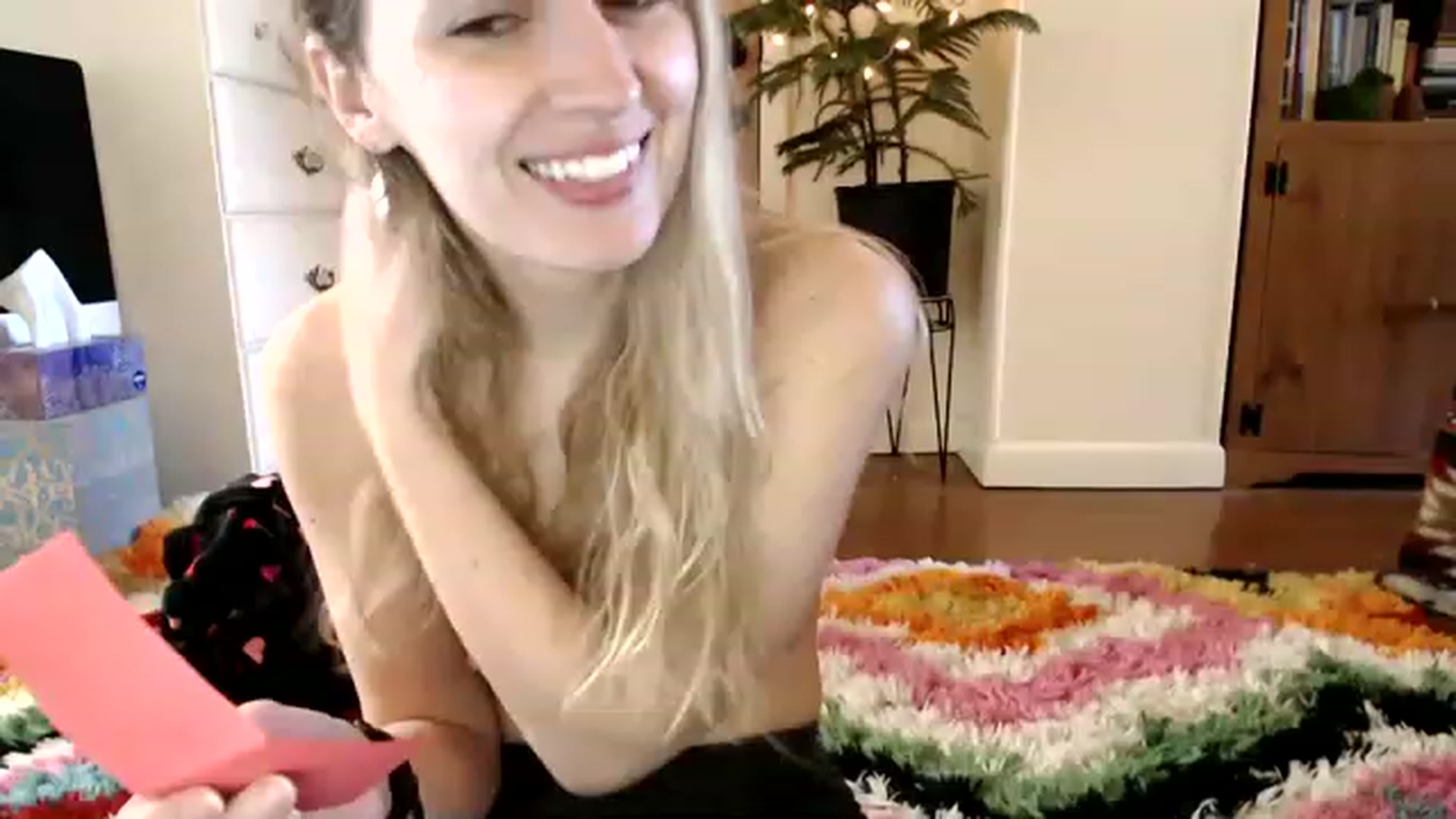 Gallery image thumbnail from WildflowerEm's myfreecams stream on, 03/19/2023, 21:34 image 16 of 20