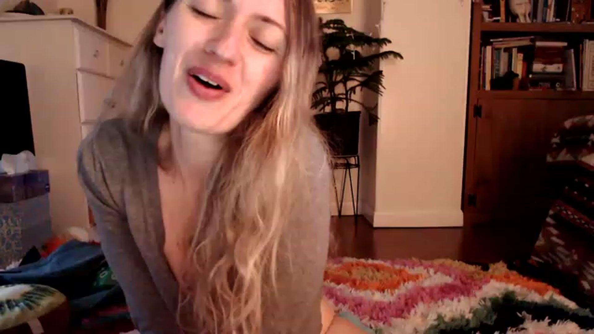 Gallery image thumbnail from WildflowerEm's myfreecams stream on, 03/25/2023, 21:44 image 13 of 20