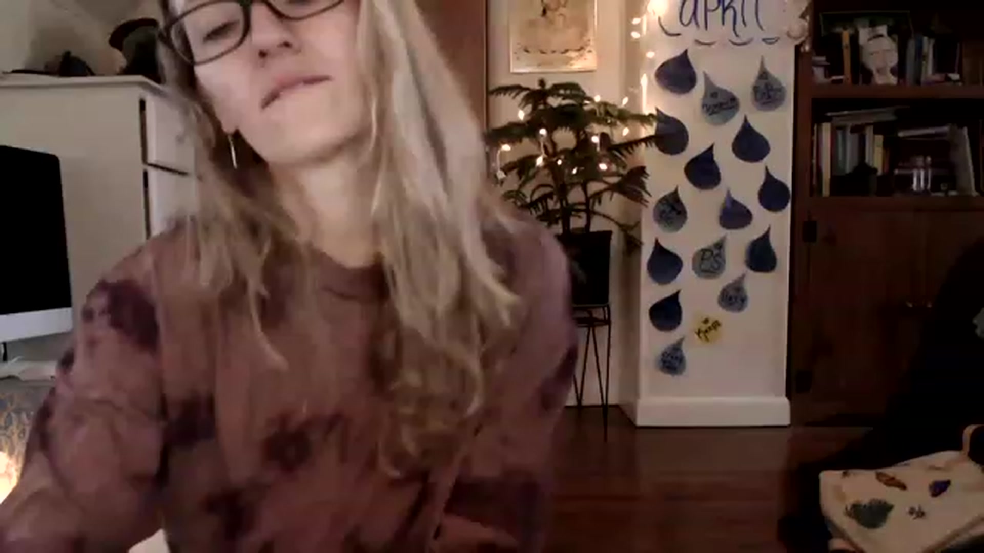 Gallery image thumbnail from WildflowerEm's myfreecams stream on, 04/23/2023, 20:09 image 1 of 20