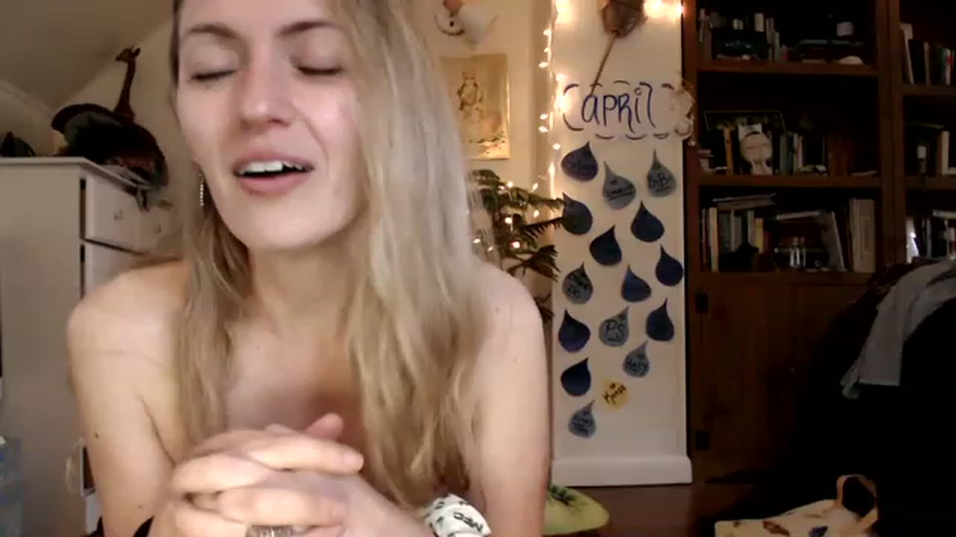 Gallery image thumbnail from WildflowerEm's myfreecams stream on, 04/23/2023, 21:11 image 5 of 20