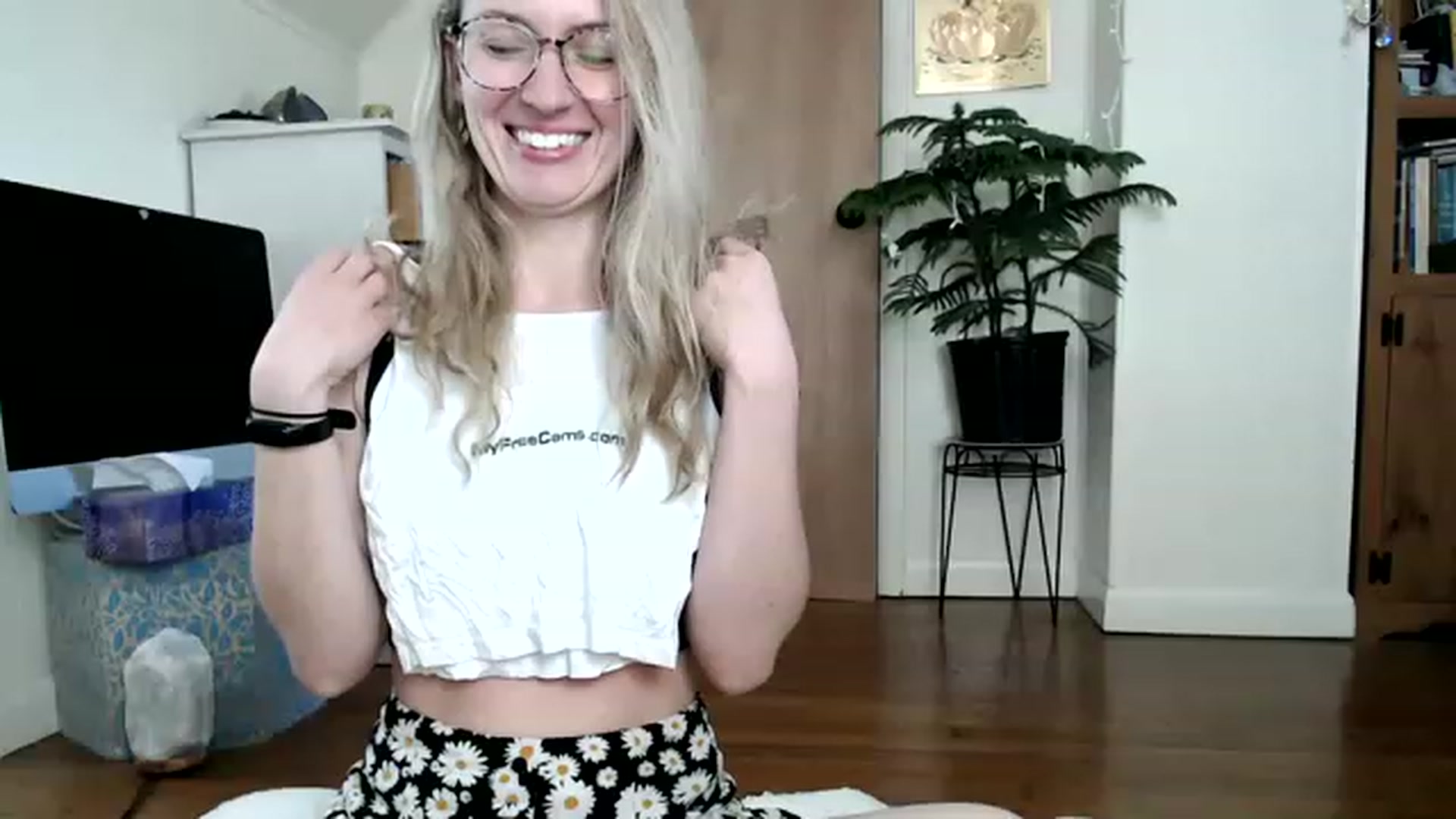 Gallery image thumbnail from WildflowerEm's myfreecams stream on, 05/07/2023, 19:53 image 1 of 20
