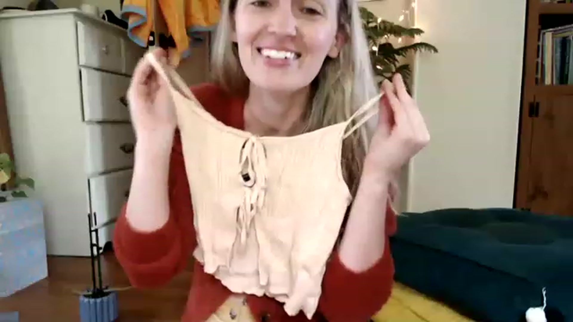 Gallery image thumbnail from WildflowerEm's myfreecams stream on, 06/04/2023, 20:15 image 14 of 20