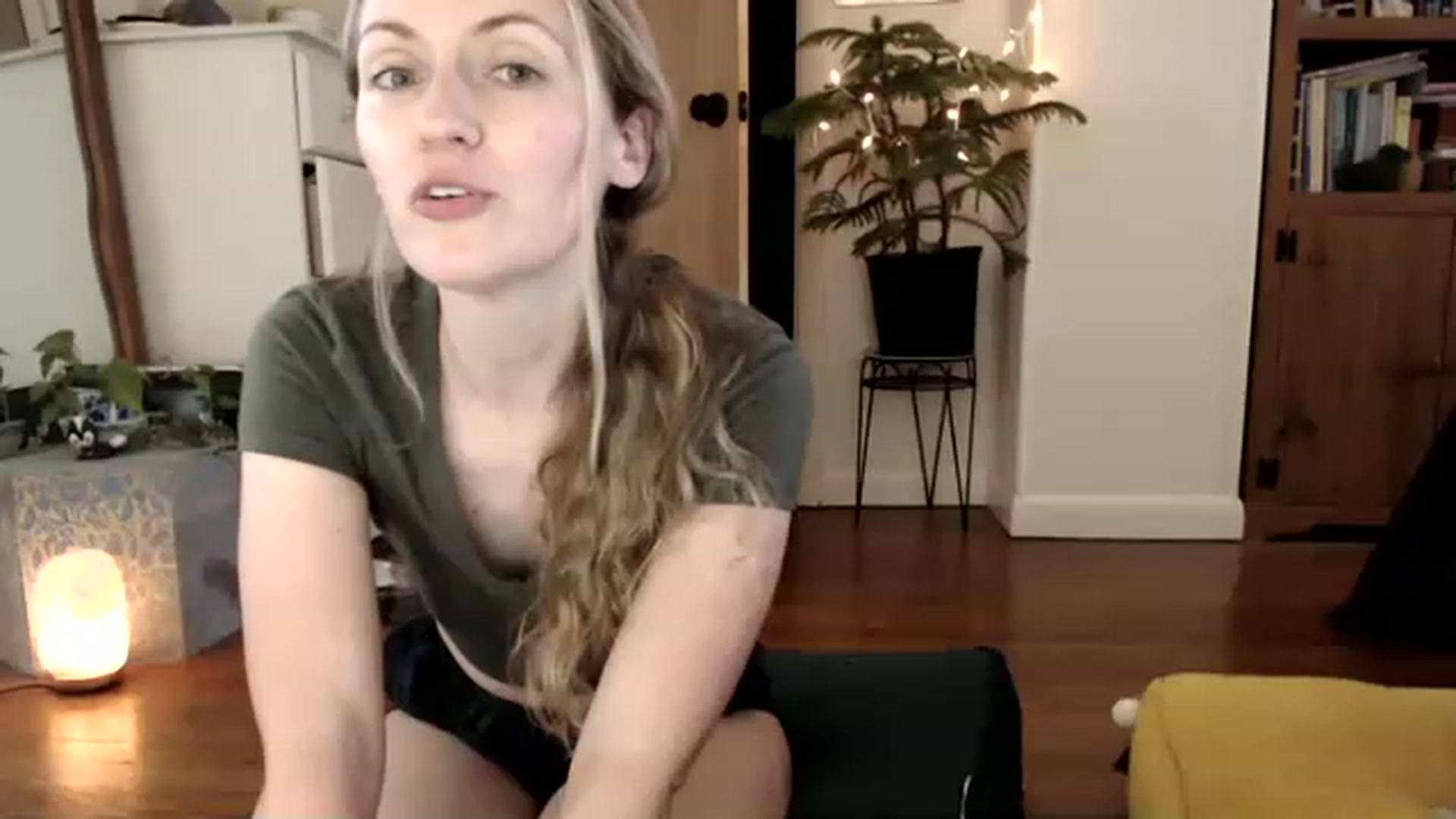 Gallery image thumbnail from WildflowerEm's myfreecams stream on, 06/17/2023, 22:04 image 5 of 20