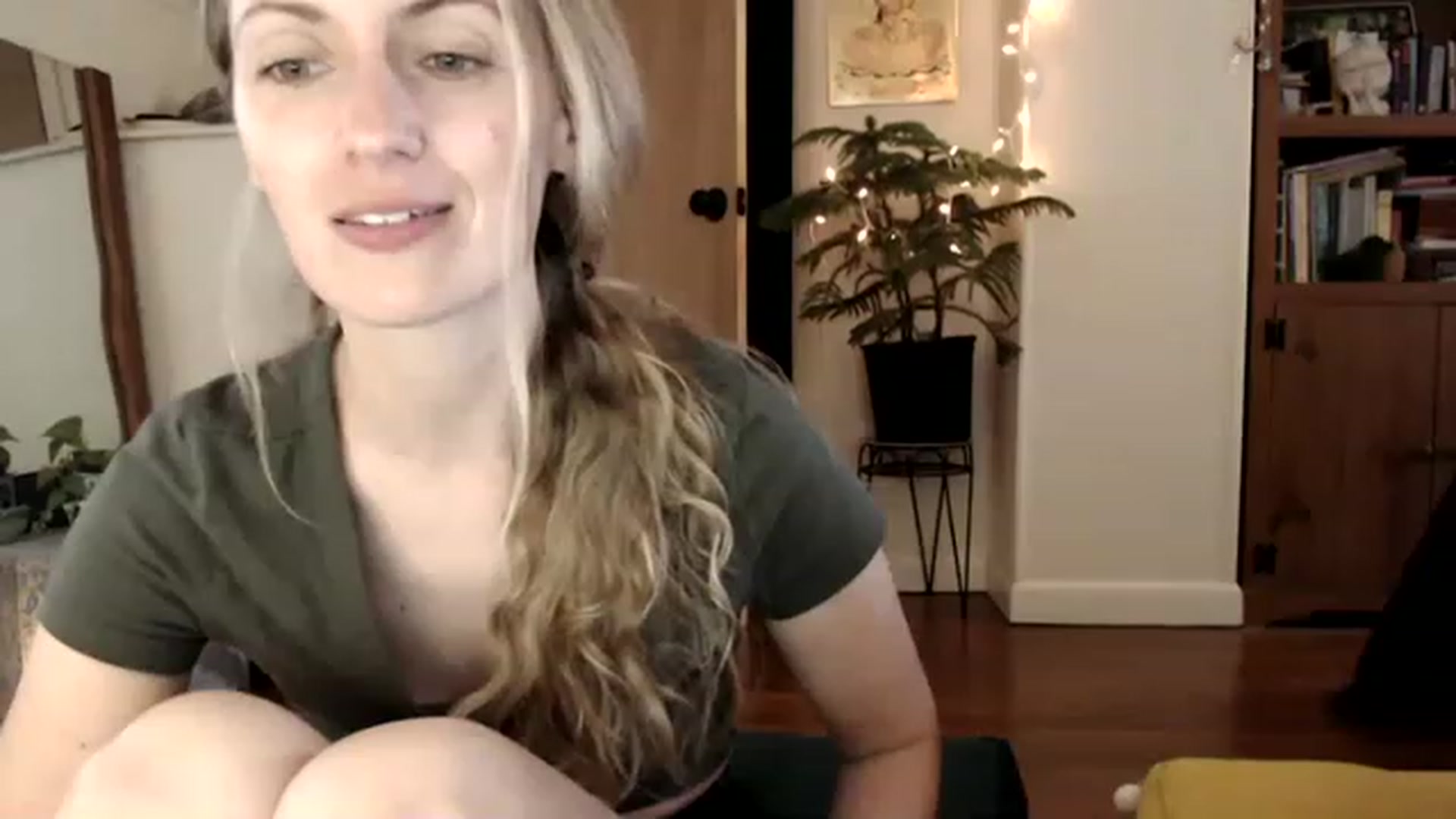 Gallery image thumbnail from WildflowerEm's myfreecams stream on, 06/17/2023, 22:04 image 6 of 20