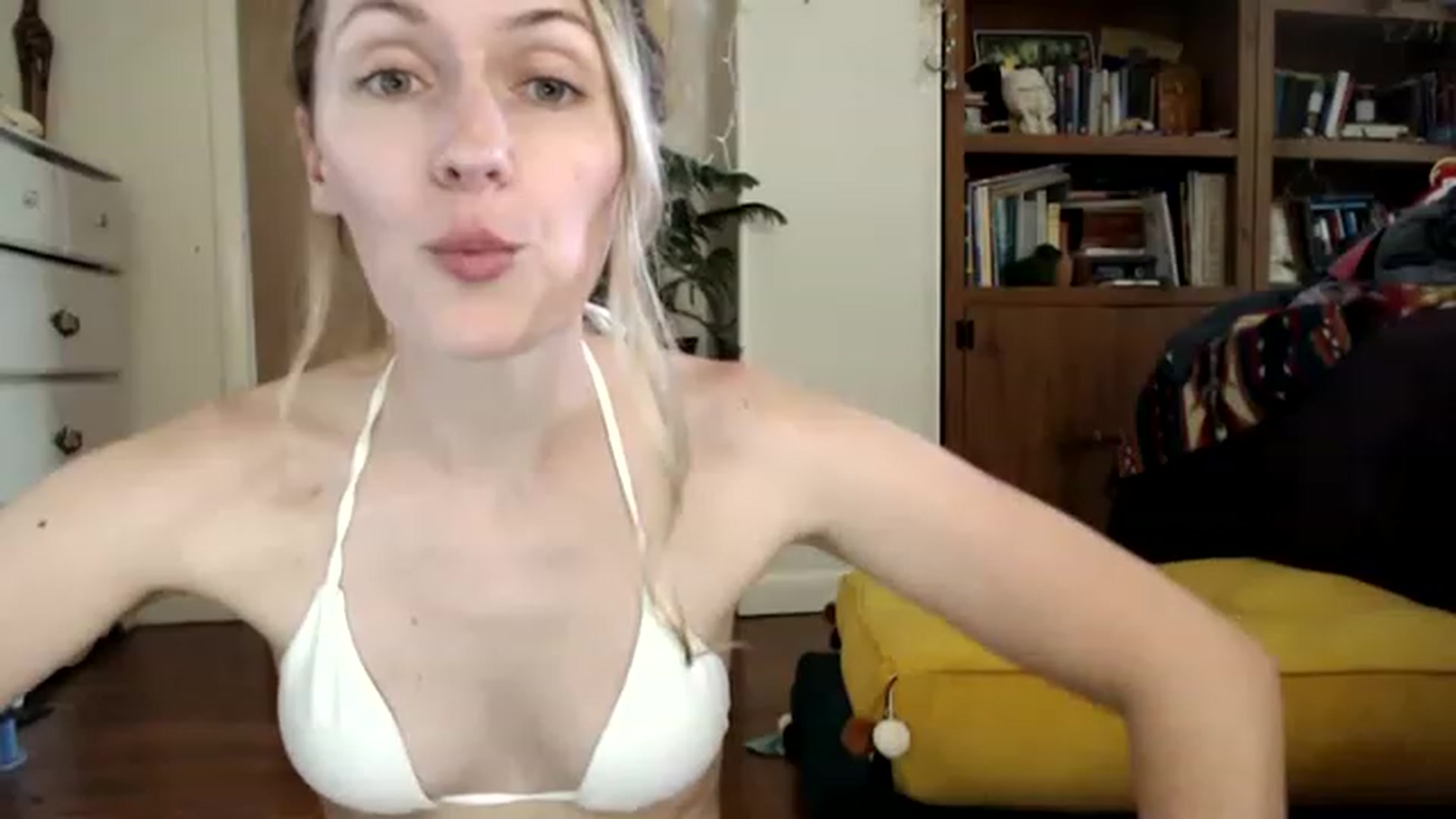 Gallery image thumbnail from WildflowerEm's myfreecams stream on, 06/30/2023, 19:34 image 4 of 20