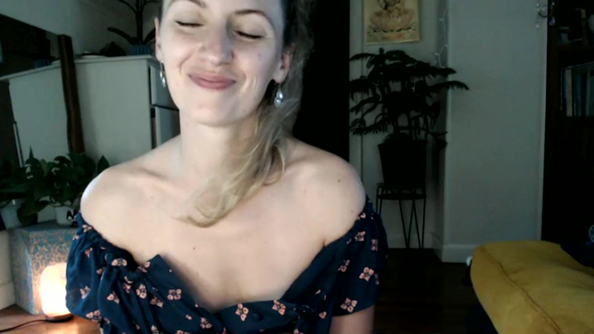 Gallery image thumbnail from WildflowerEm's myfreecams stream on, 07/16/2023, 20:27 image 14 of 20
