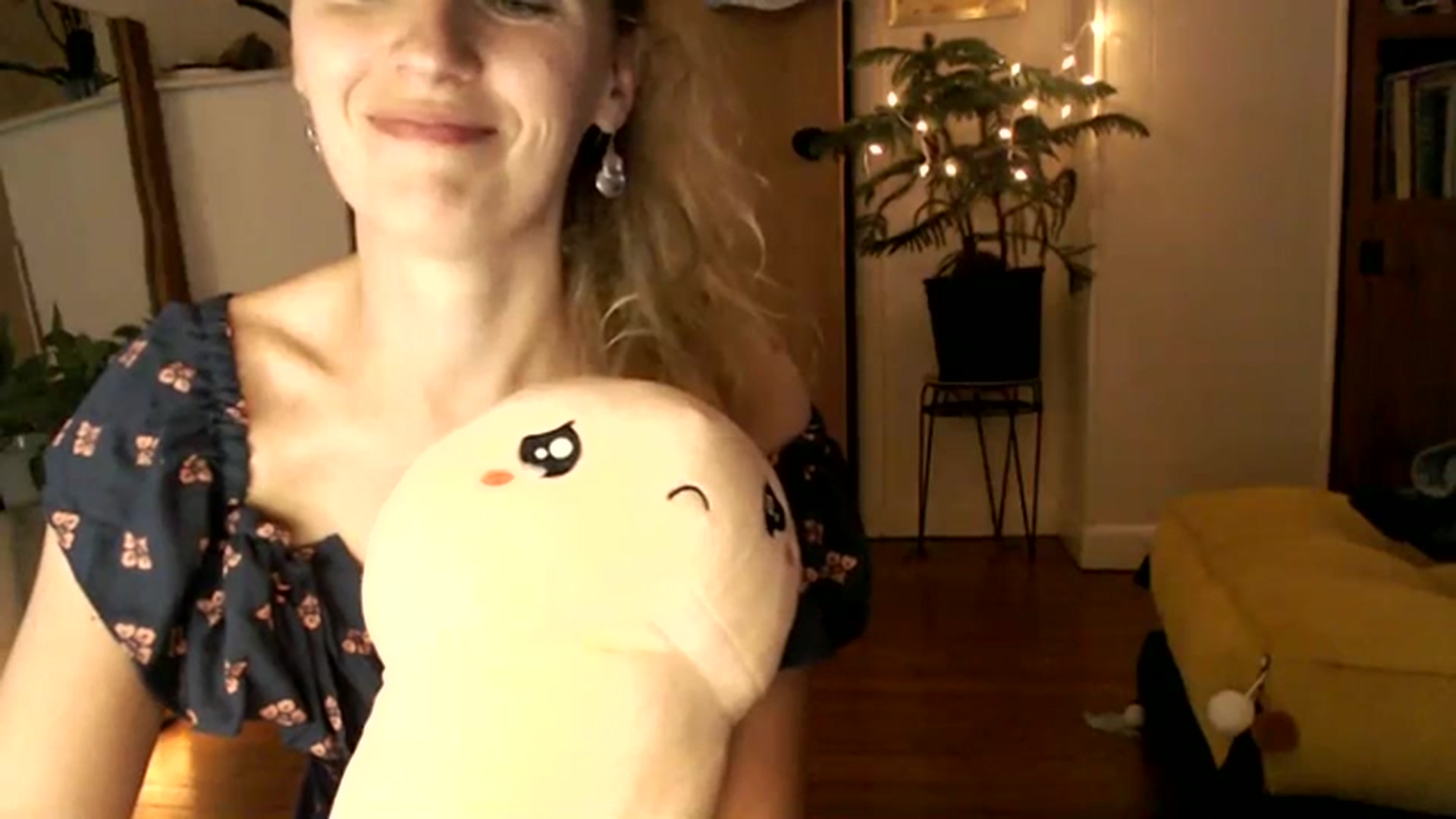 Gallery image thumbnail from WildflowerEm's myfreecams stream on, 07/16/2023, 21:54 image 16 of 20