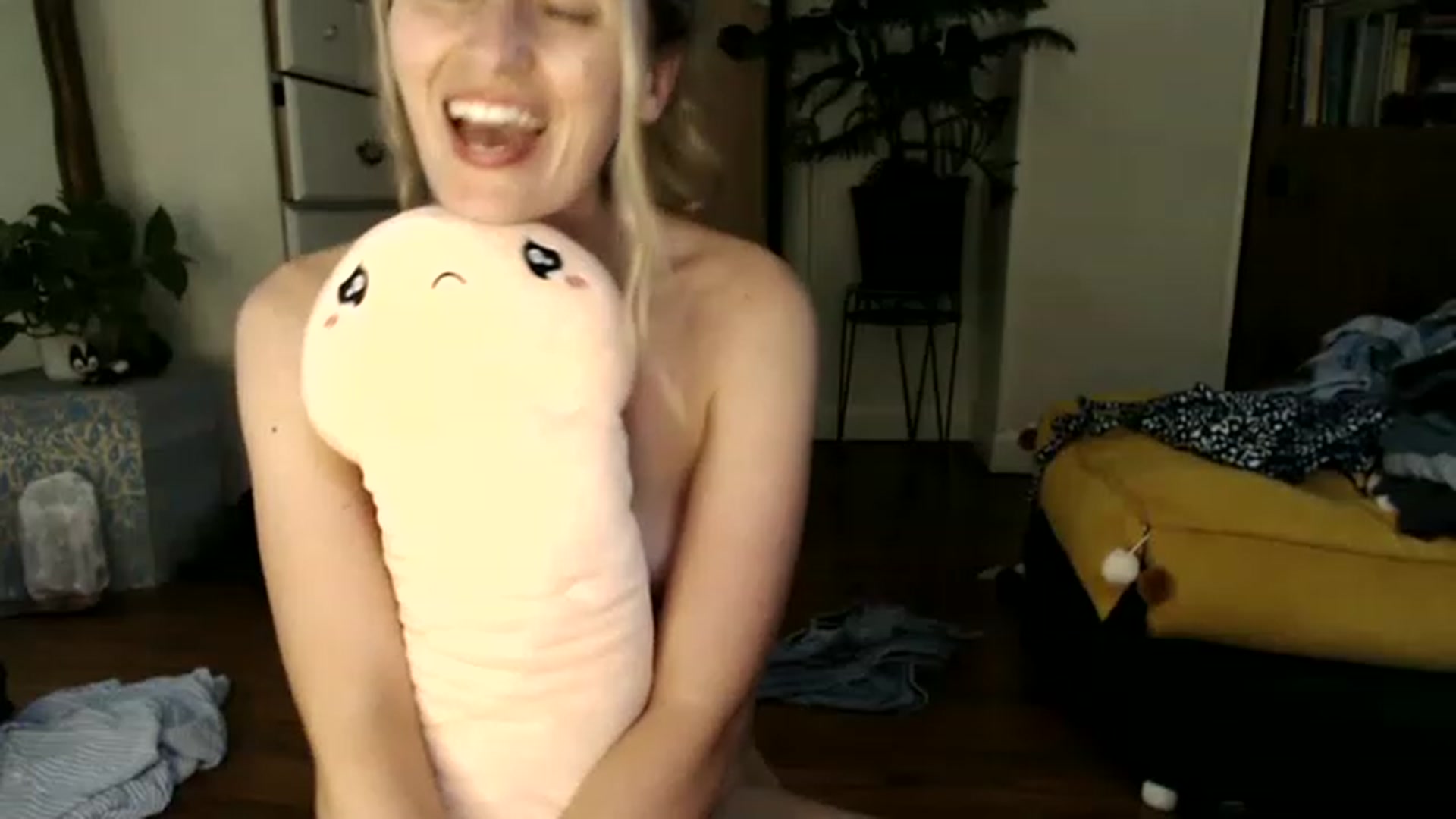 Gallery image thumbnail from WildflowerEm's myfreecams stream on, 07/21/2023, 22:09 image 19 of 20