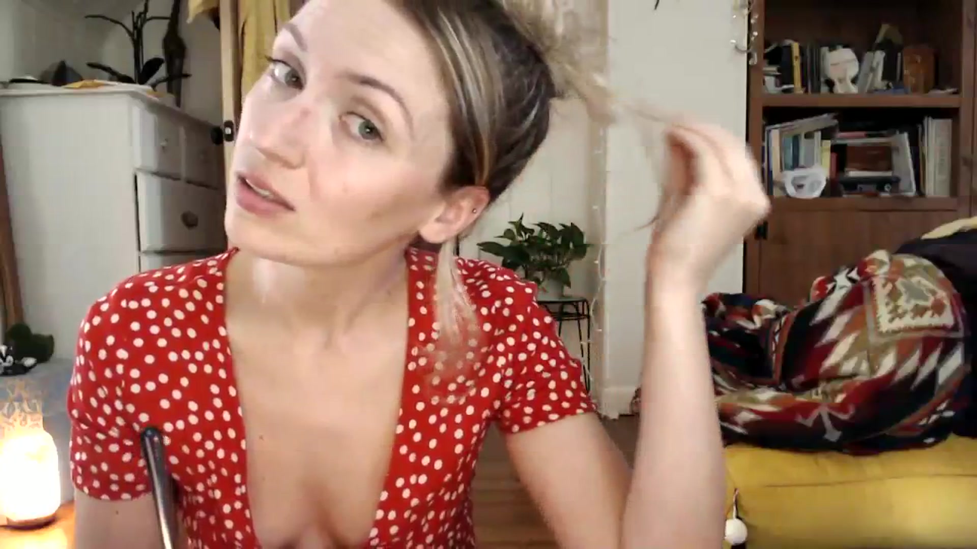 Gallery image thumbnail from WildflowerEm's myfreecams stream on, 08/05/2023, 21:40 image 8 of 20